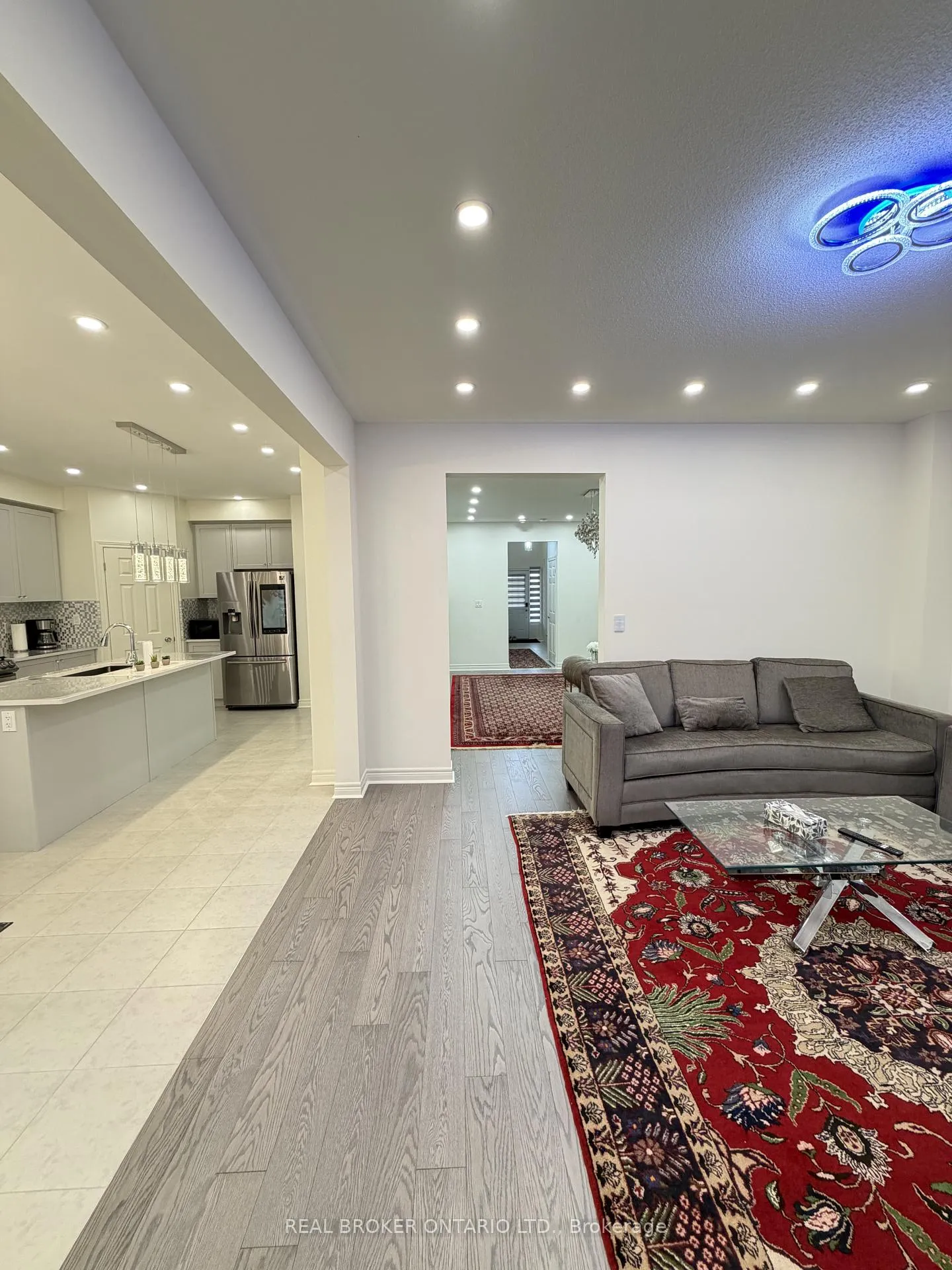 Photo 8 of 1207 Drinkle Crescent, Oshawa, Eastdale — HOMEH