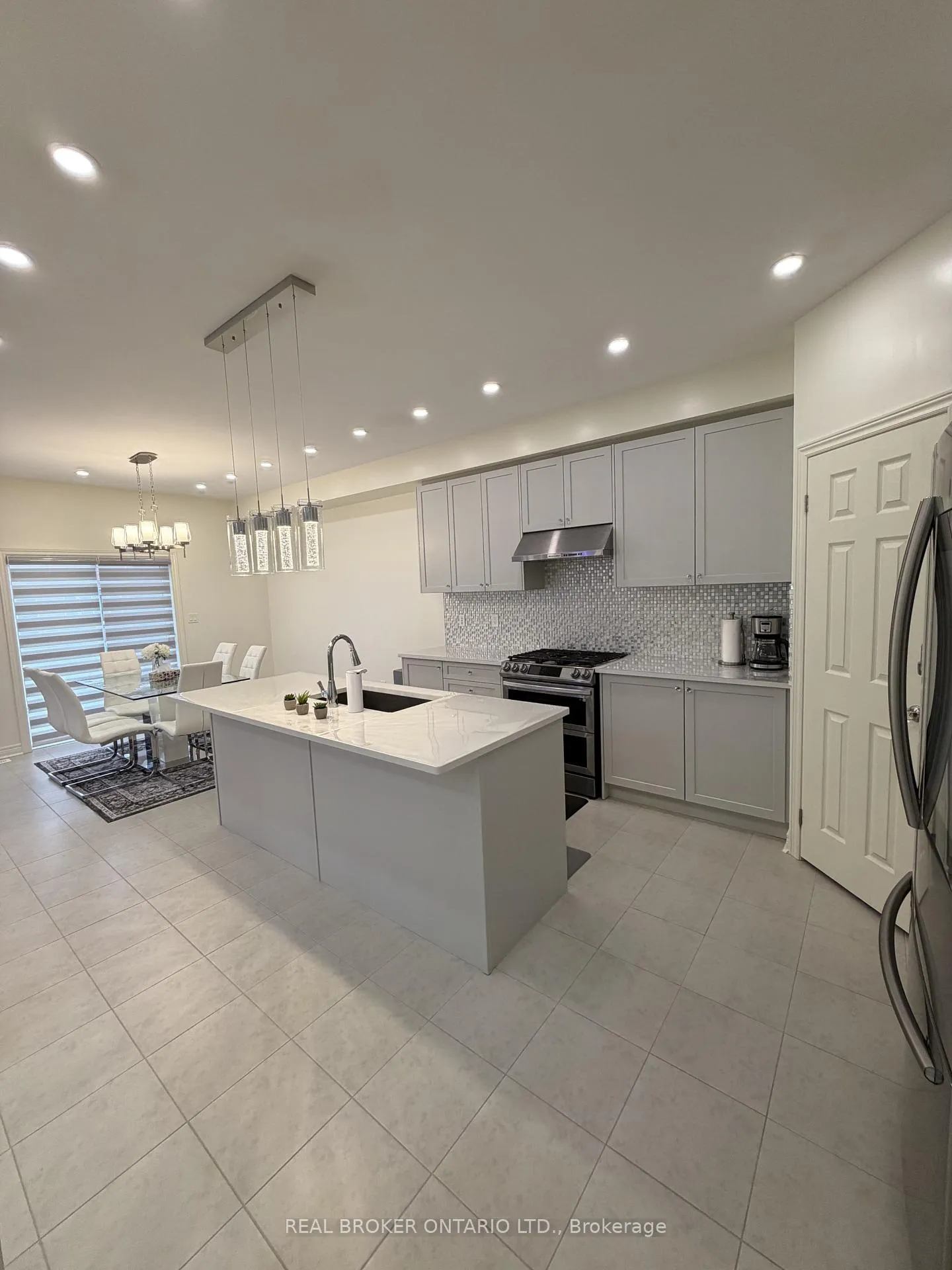 Photo 9 of 1207 Drinkle Crescent, Oshawa, Eastdale — HOMEH