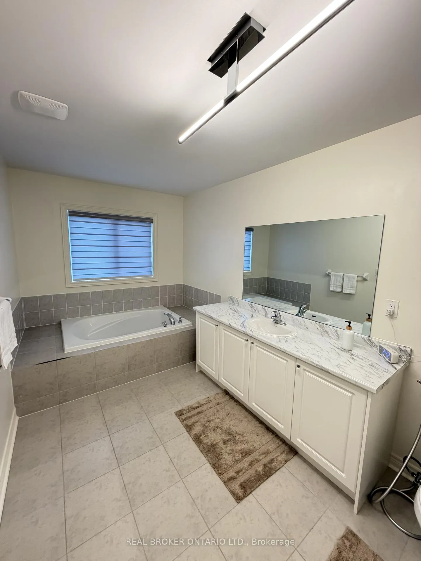Photo 33 of 1207 Drinkle Crescent, Oshawa, Eastdale — HOMEH