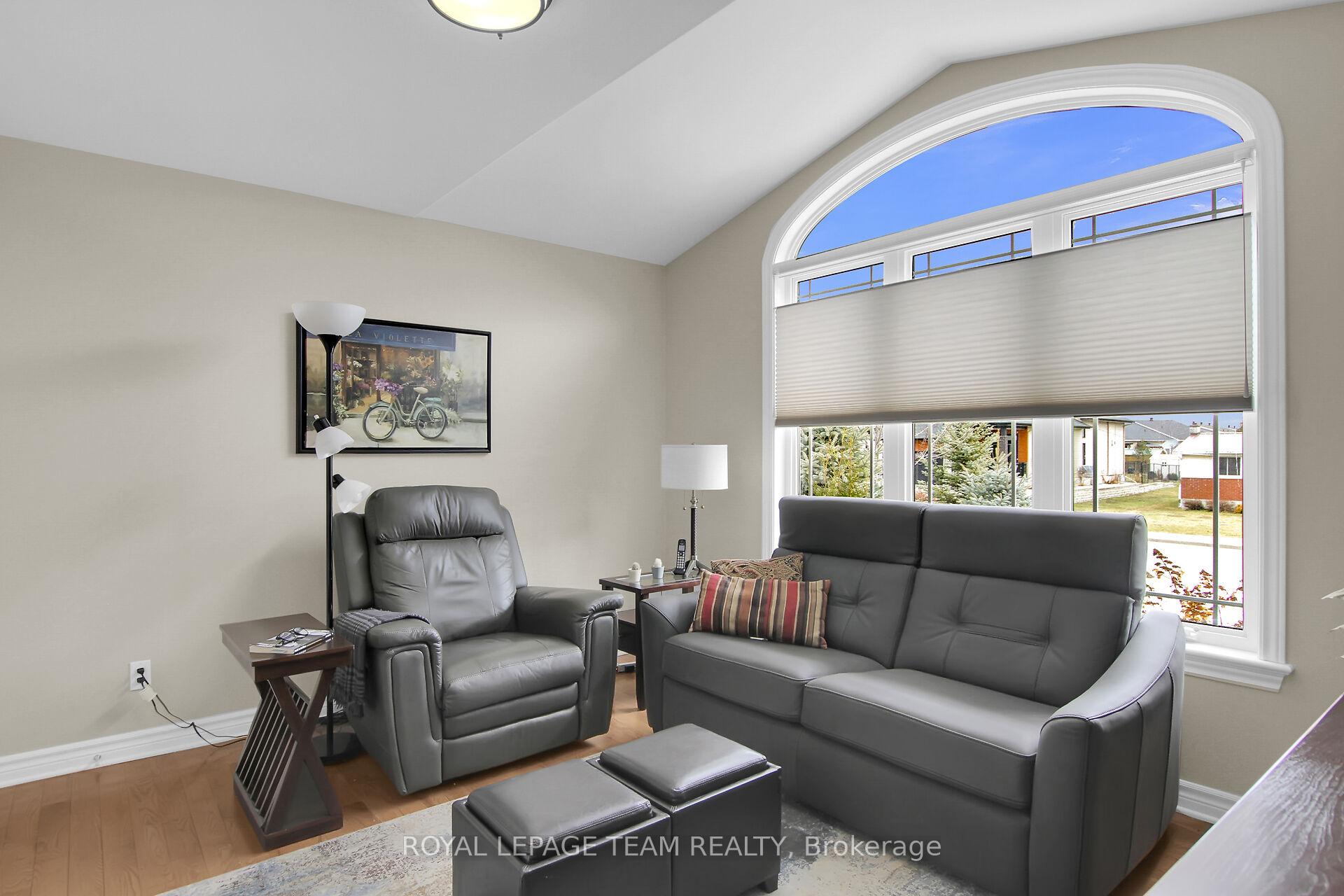 Photo 5 of 340 Pinehill Road, North Grenville, Kemptville — HOMEH