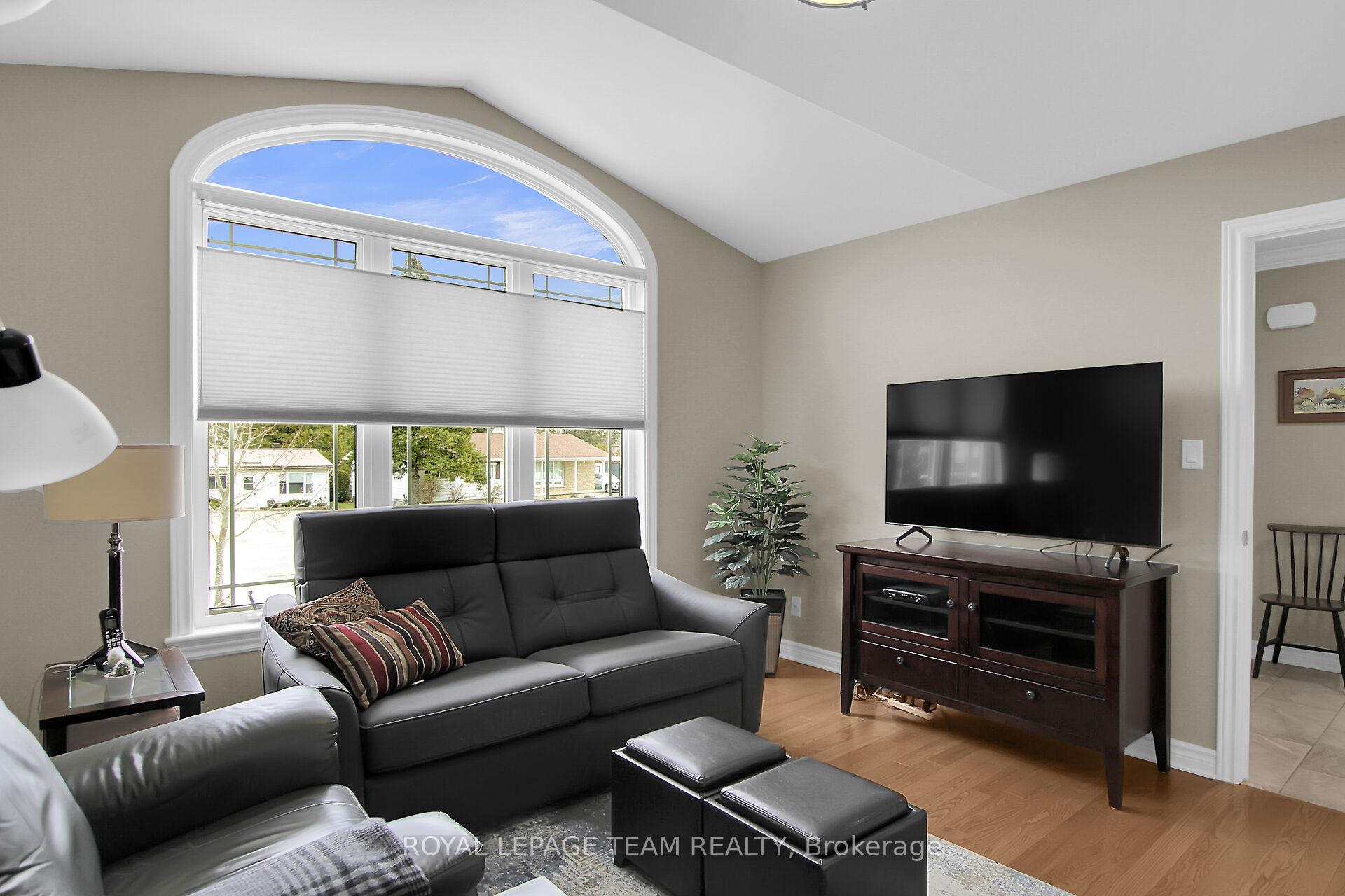 Photo 6 of 340 Pinehill Road, North Grenville, Kemptville — HOMEH
