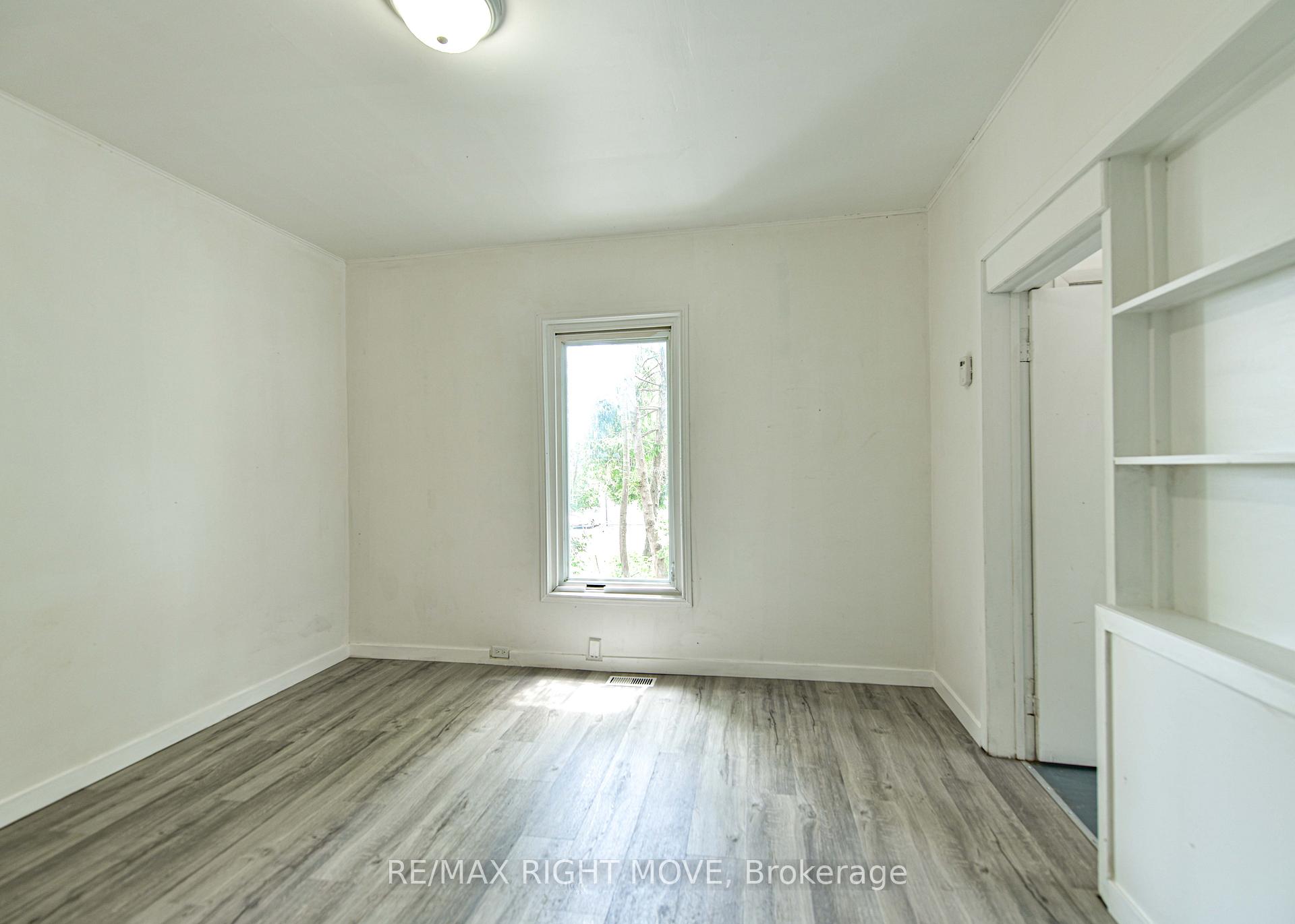 Photo 10 of 50 Albert Street N, Orillia — HOMEH
