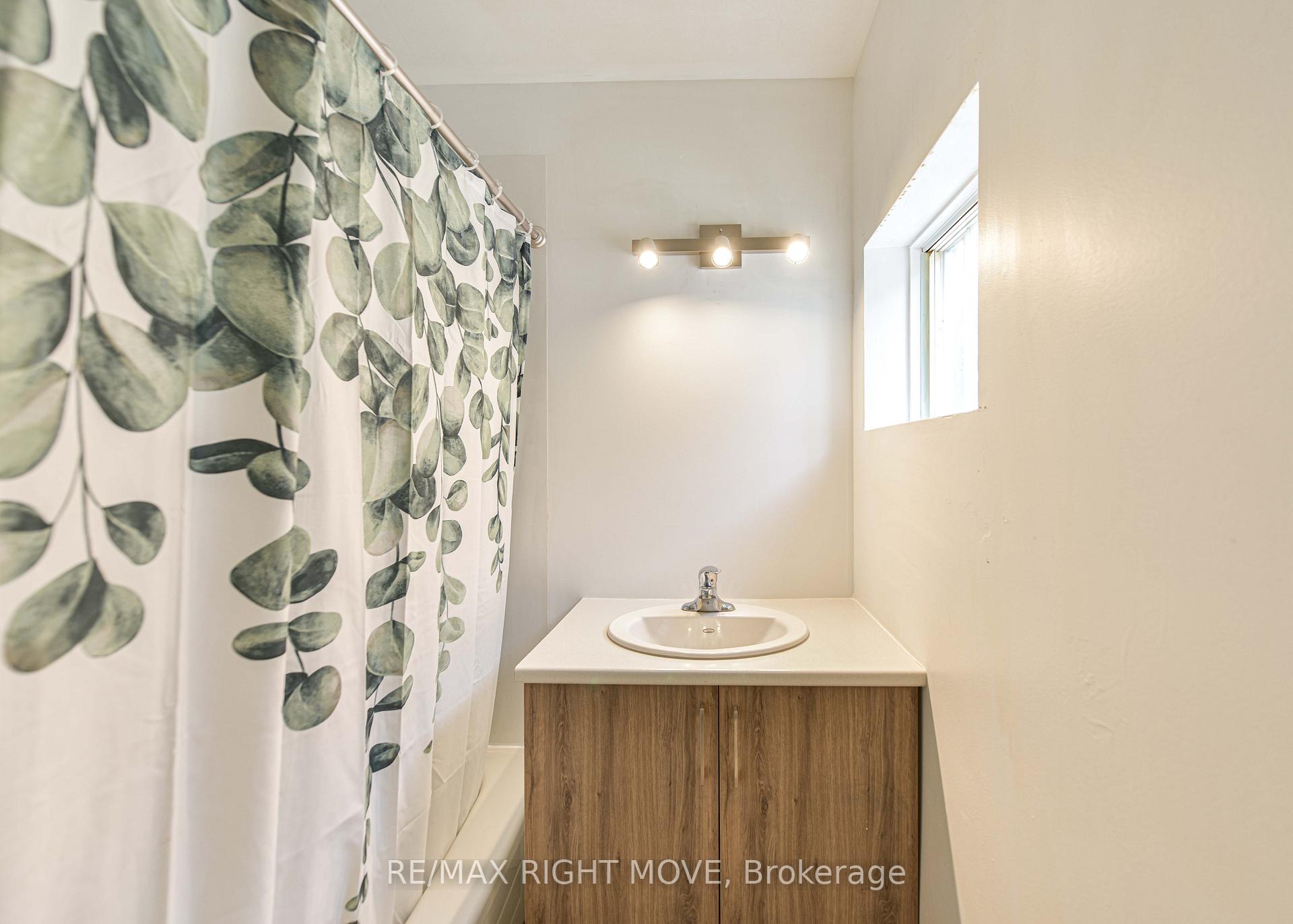 Photo 14 of 50 Albert Street N, Orillia — HOMEH