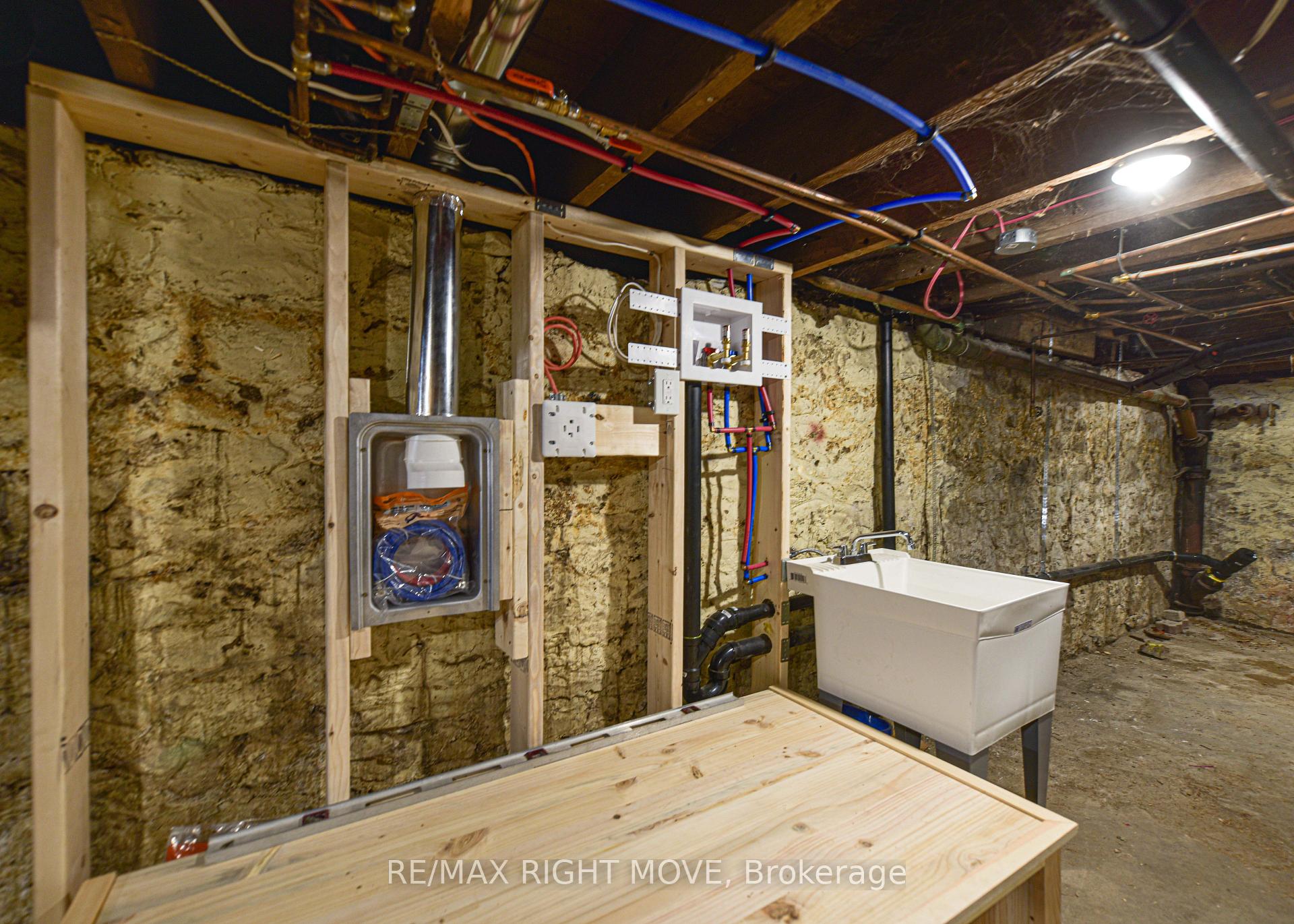 Photo 15 of 50 Albert Street N, Orillia — HOMEH