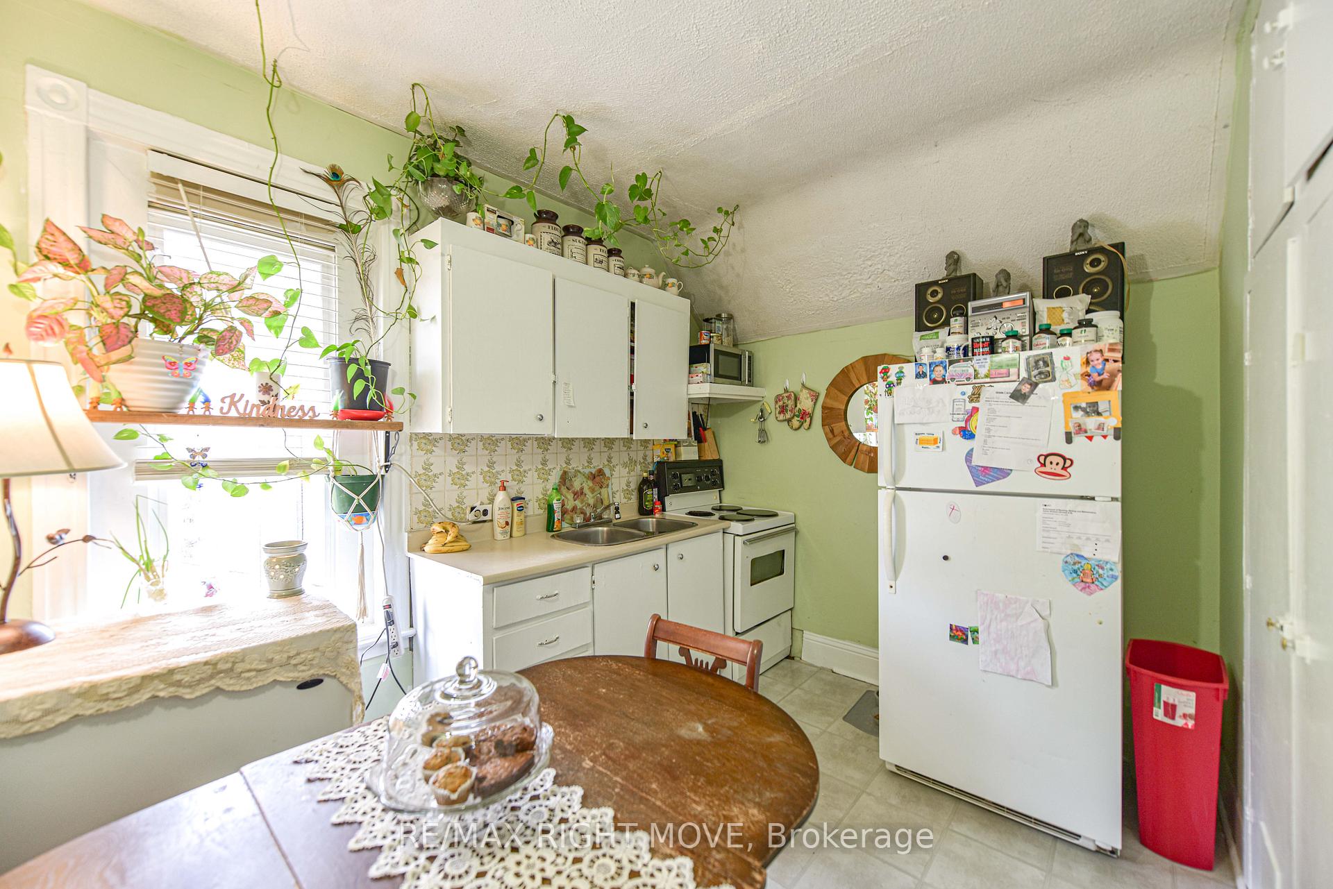 Photo 17 of 50 Albert Street N, Orillia — HOMEH