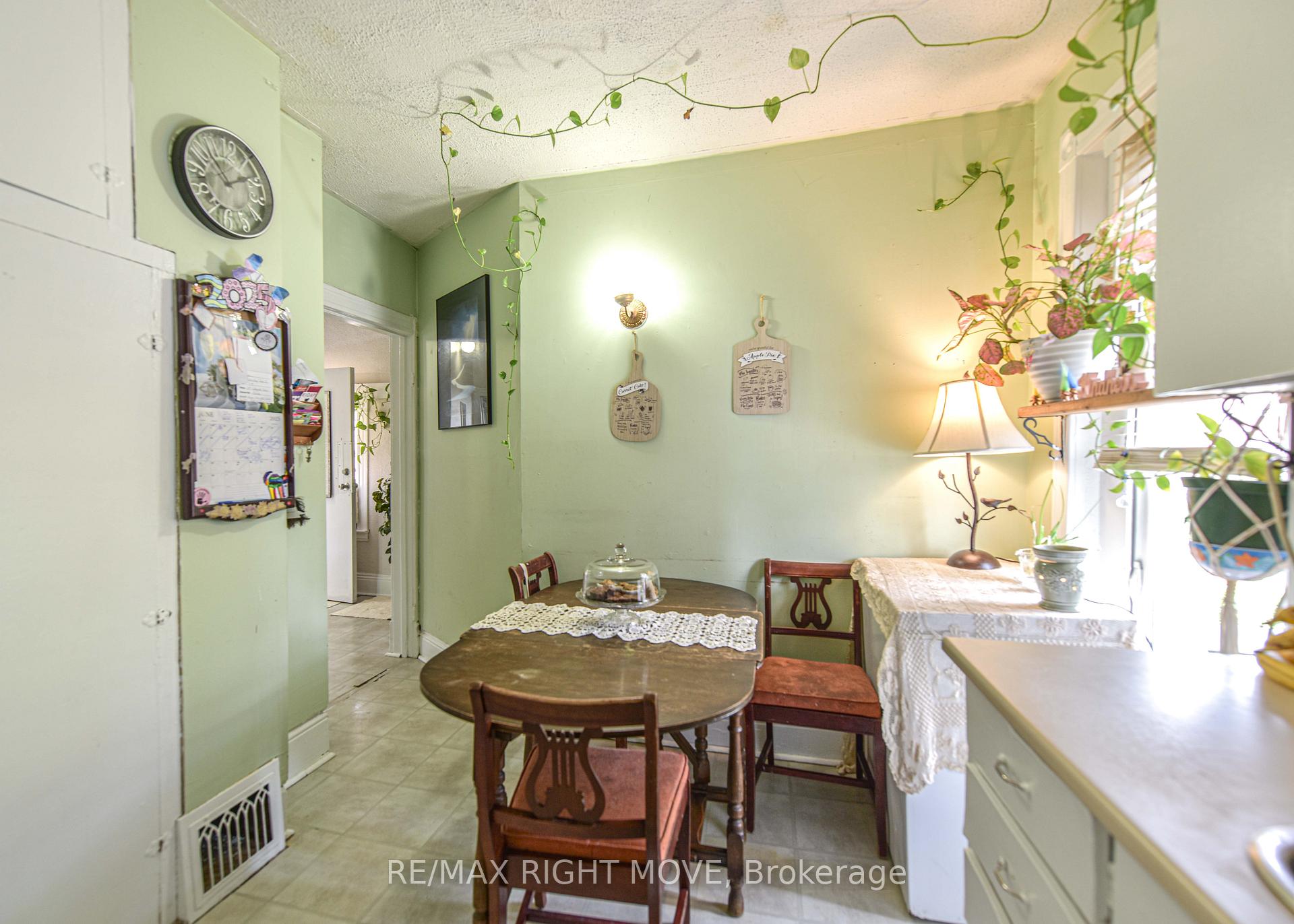 Photo 18 of 50 Albert Street N, Orillia — HOMEH