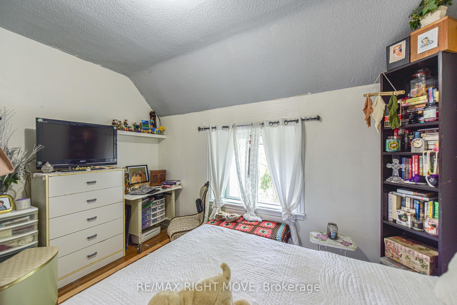 Photo 21 of 50 Albert Street N, Orillia — HOMEH