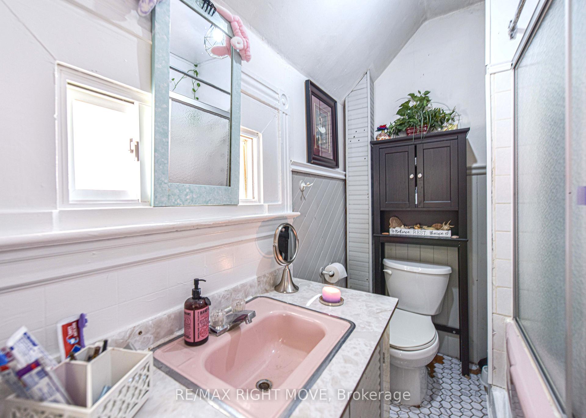 Photo 22 of 50 Albert Street N, Orillia — HOMEH