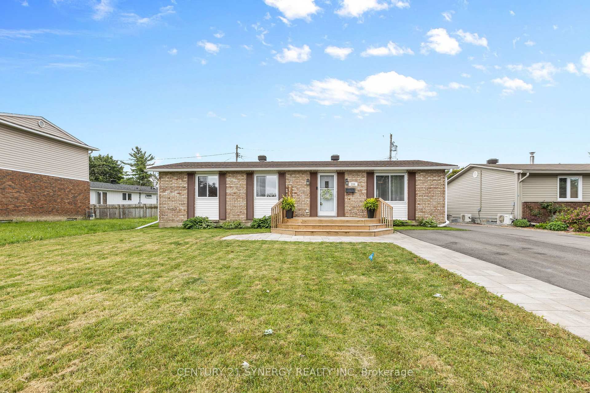 Photo 2 of 356 Amiens Street, Ottawa, Bilberry Creek/Queenswood Heights — HOMEH