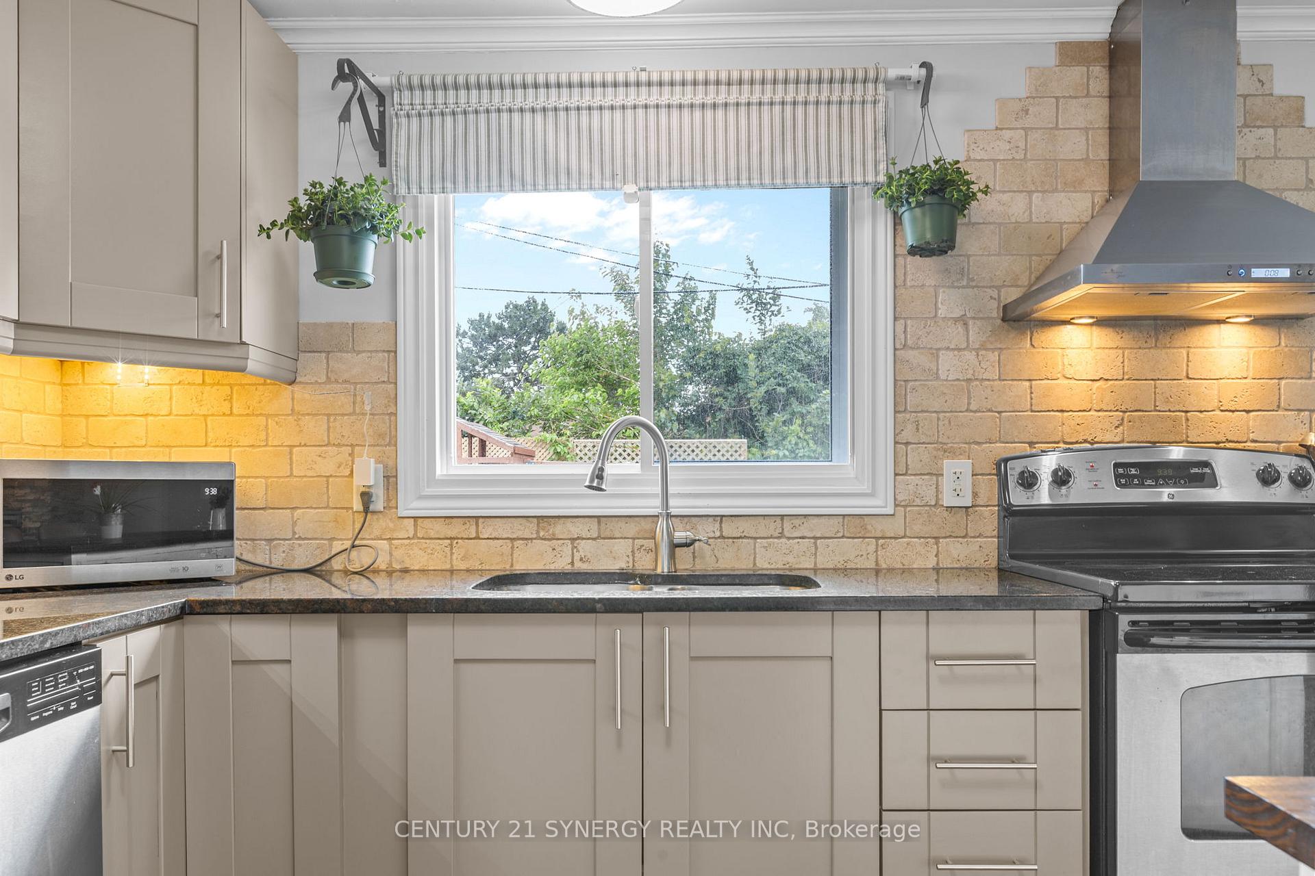 Photo 13 of 356 Amiens Street, Ottawa, Bilberry Creek/Queenswood Heights — HOMEH