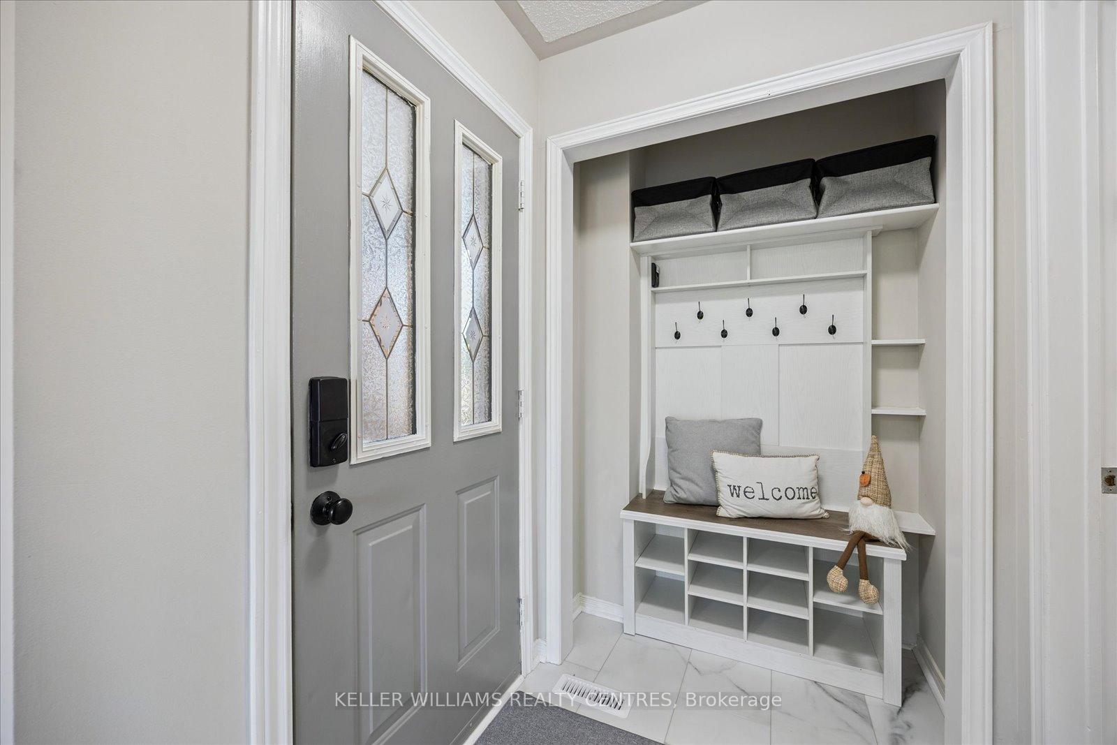 Photo 4 of 697 Walpole Crescent, Newmarket, Stonehaven-Wyndham — HOMEH
