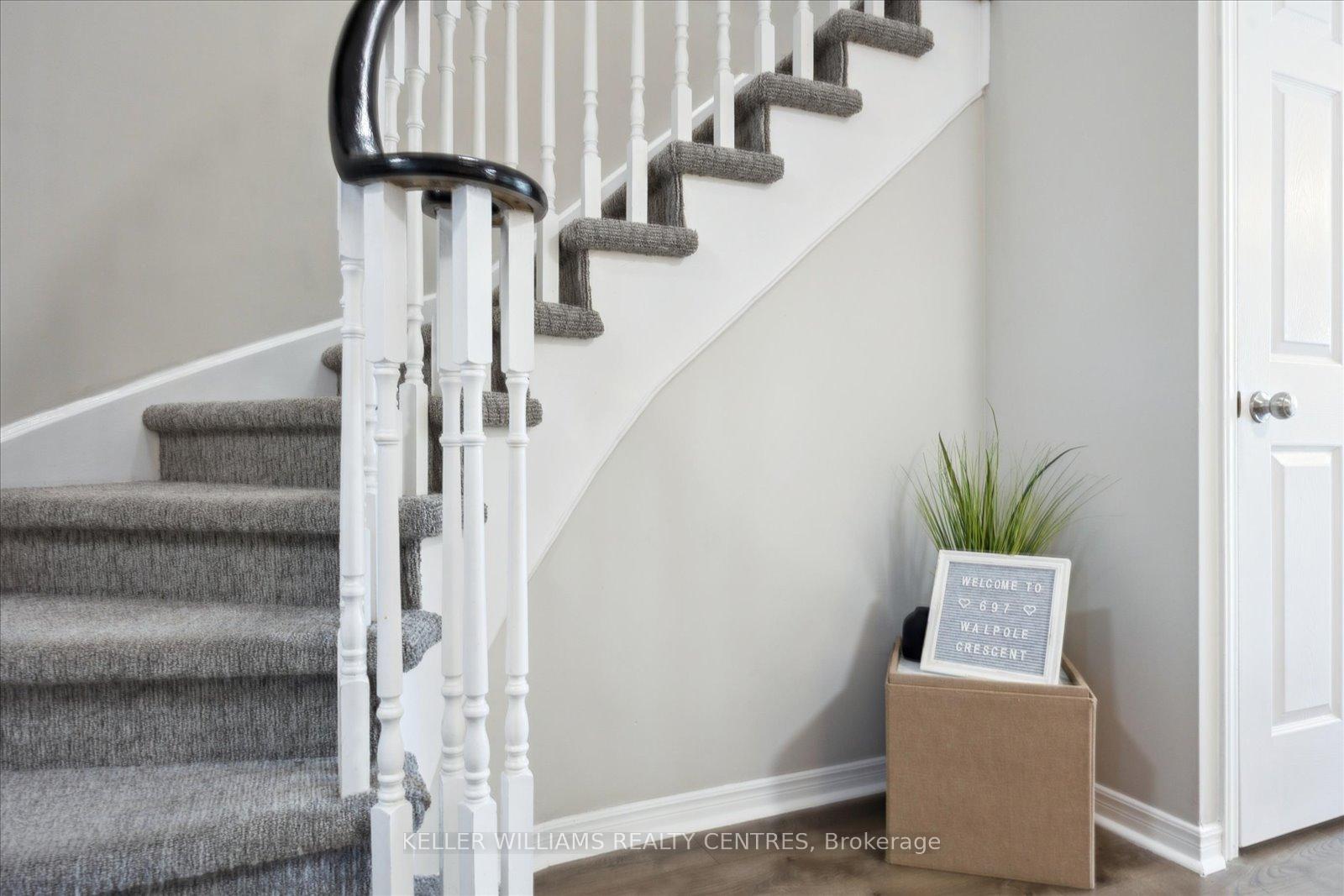 Photo 5 of 697 Walpole Crescent, Newmarket, Stonehaven-Wyndham — HOMEH