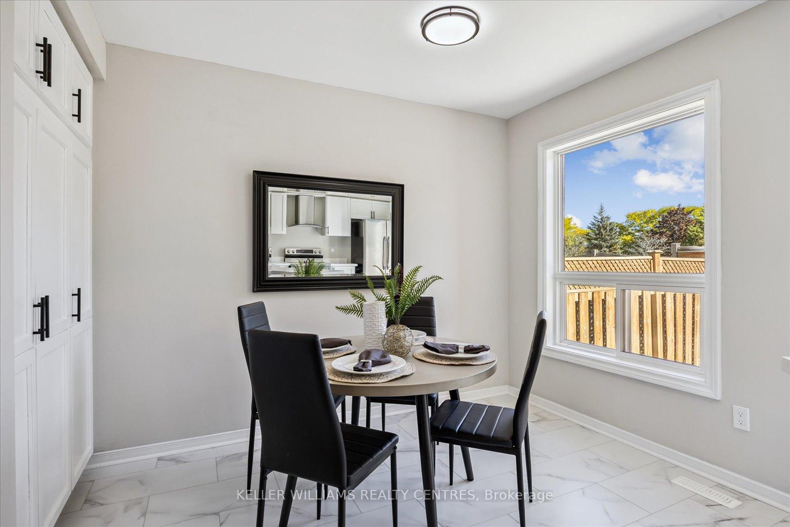 Photo 10 of 697 Walpole Crescent, Newmarket, Stonehaven-Wyndham — HOMEH