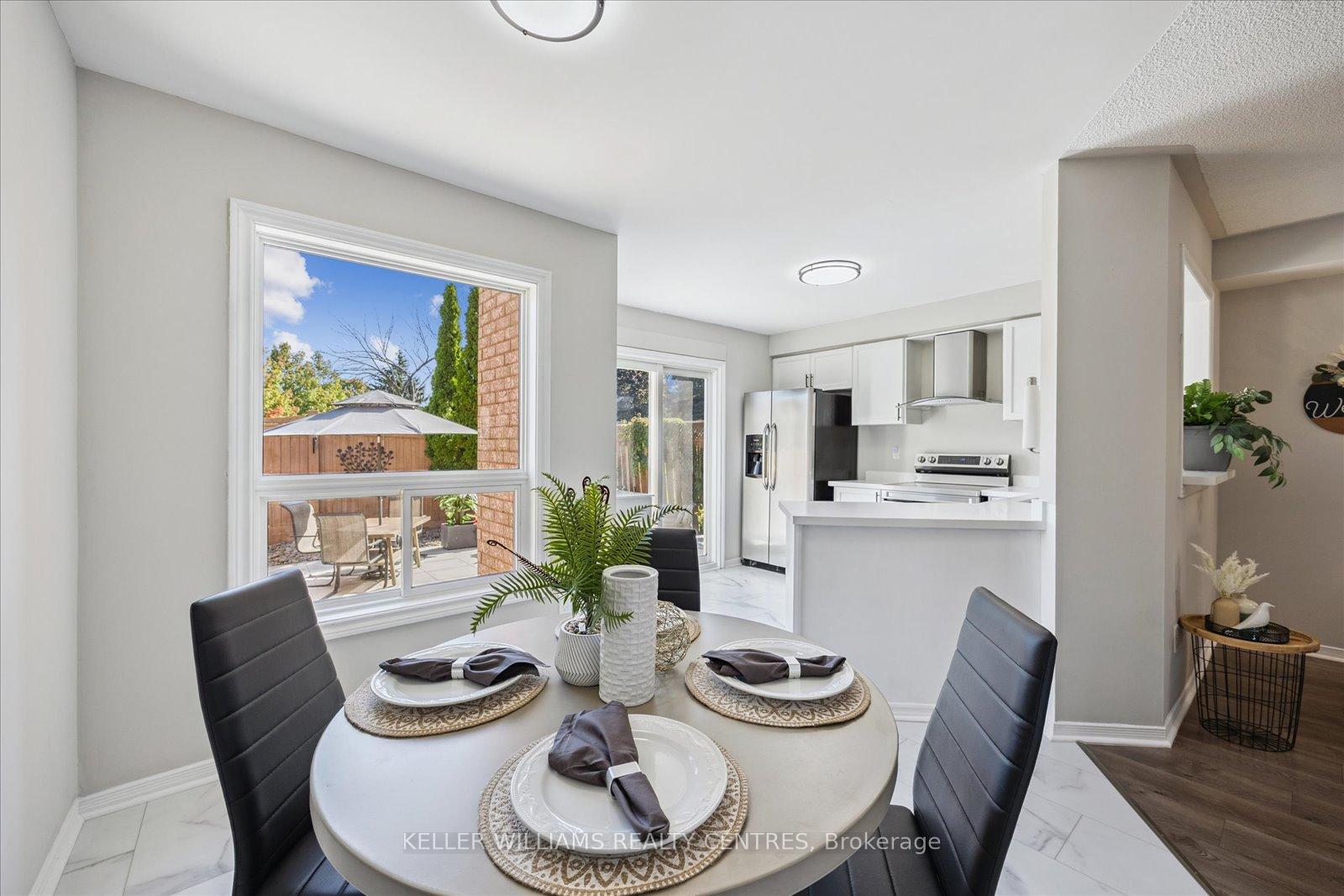 Photo 11 of 697 Walpole Crescent, Newmarket, Stonehaven-Wyndham — HOMEH