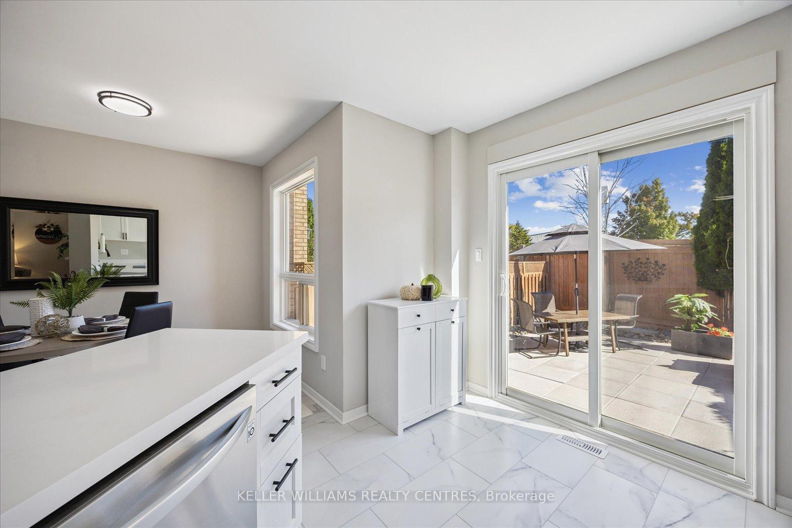 Photo 14 of 697 Walpole Crescent, Newmarket, Stonehaven-Wyndham — HOMEH