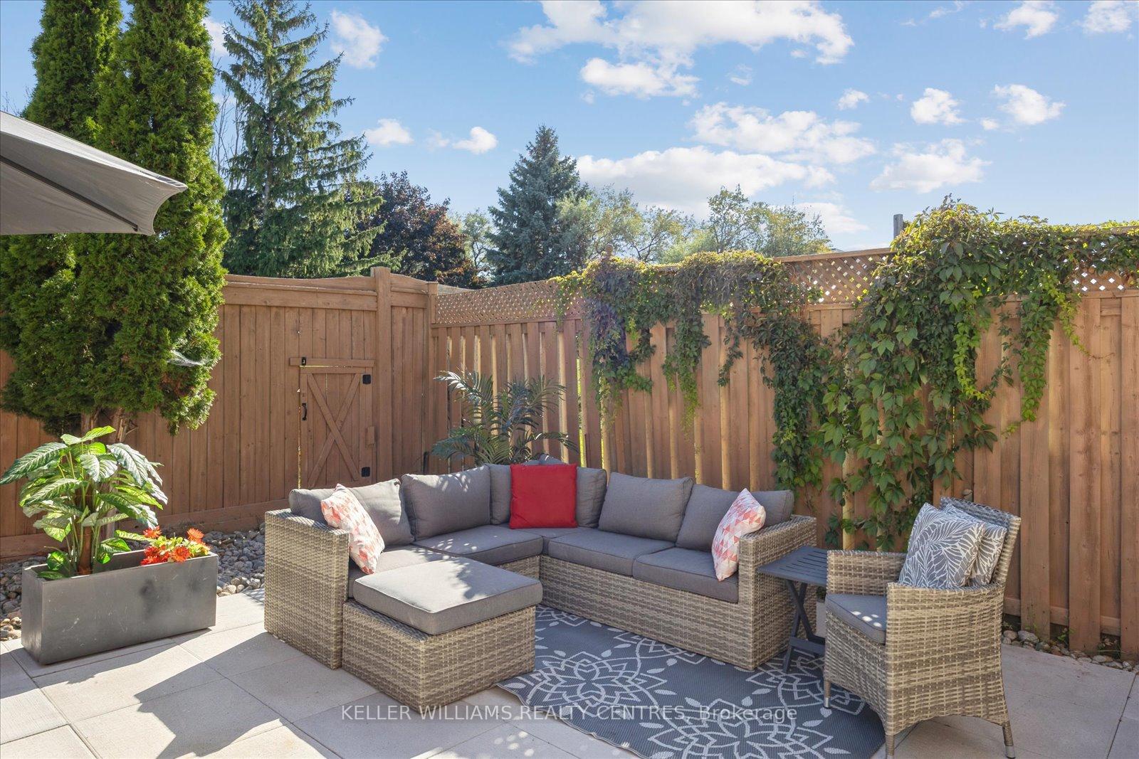 Photo 15 of 697 Walpole Crescent, Newmarket, Stonehaven-Wyndham — HOMEH