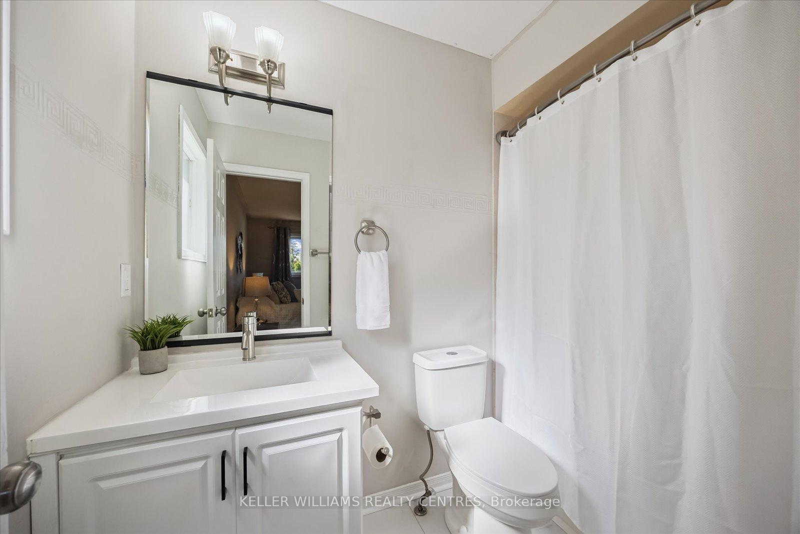 Photo 24 of 697 Walpole Crescent, Newmarket, Stonehaven-Wyndham — HOMEH