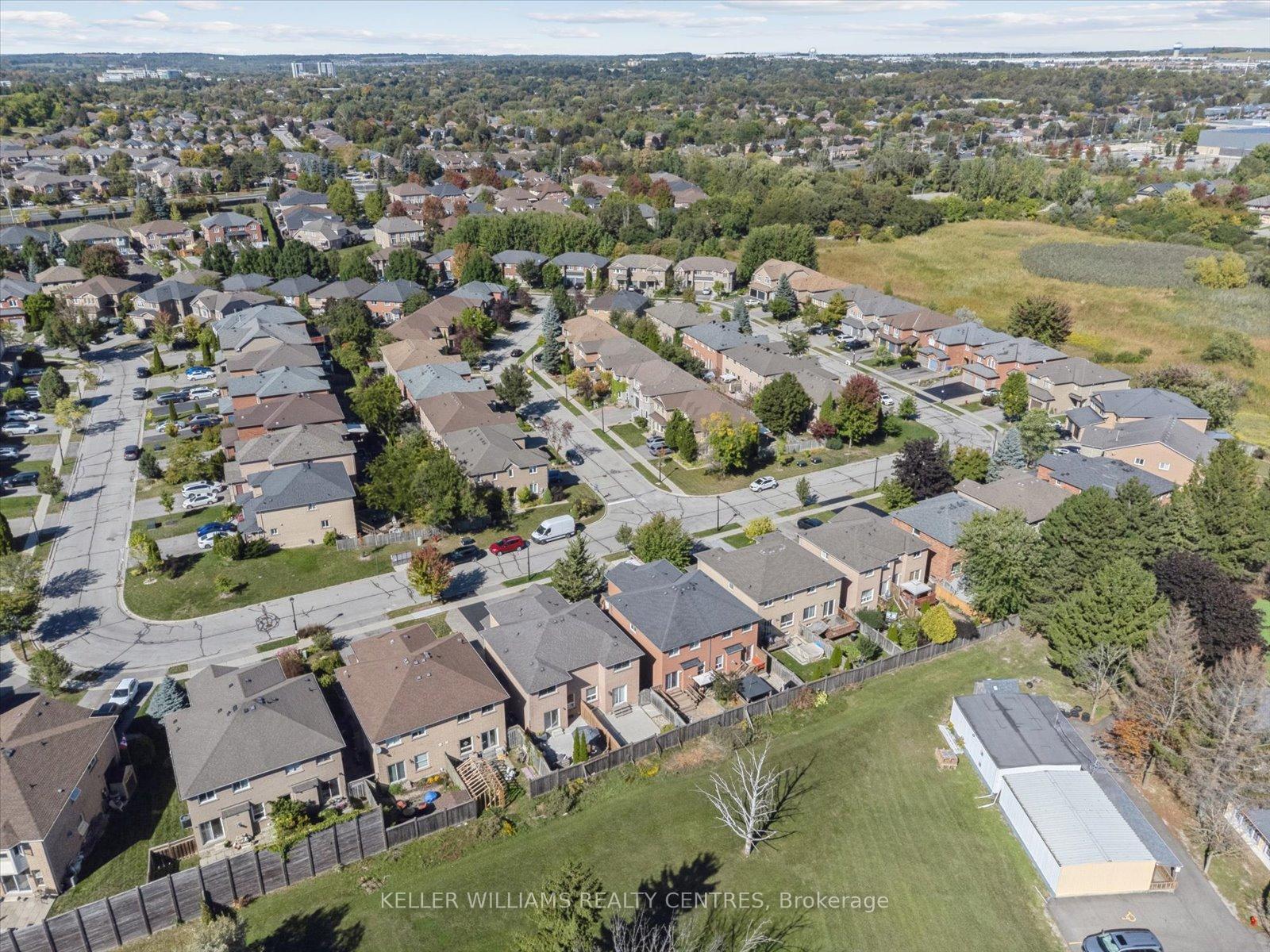 Photo 29 of 697 Walpole Crescent, Newmarket, Stonehaven-Wyndham — HOMEH