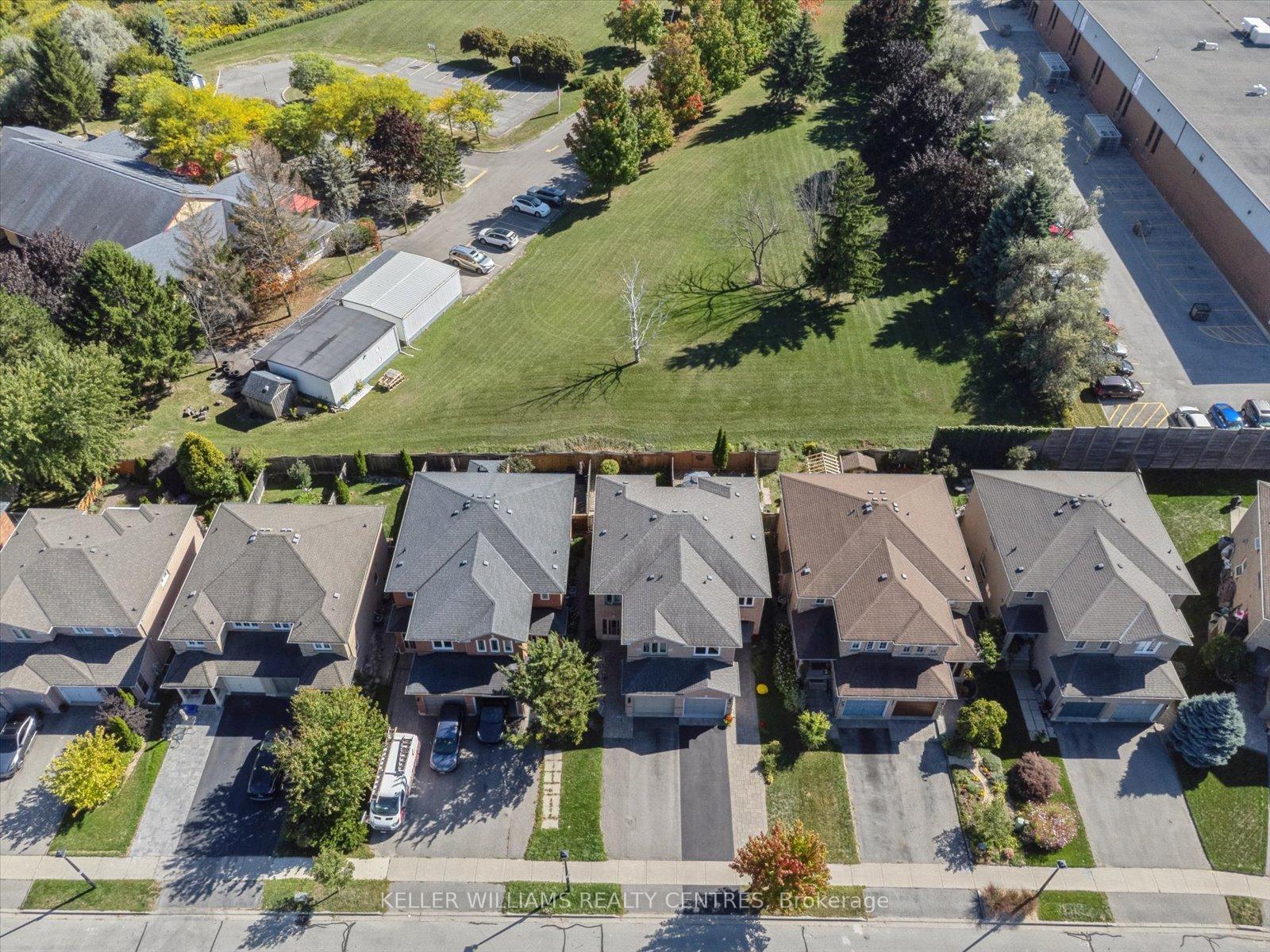 Photo 30 of 697 Walpole Crescent, Newmarket, Stonehaven-Wyndham — HOMEH