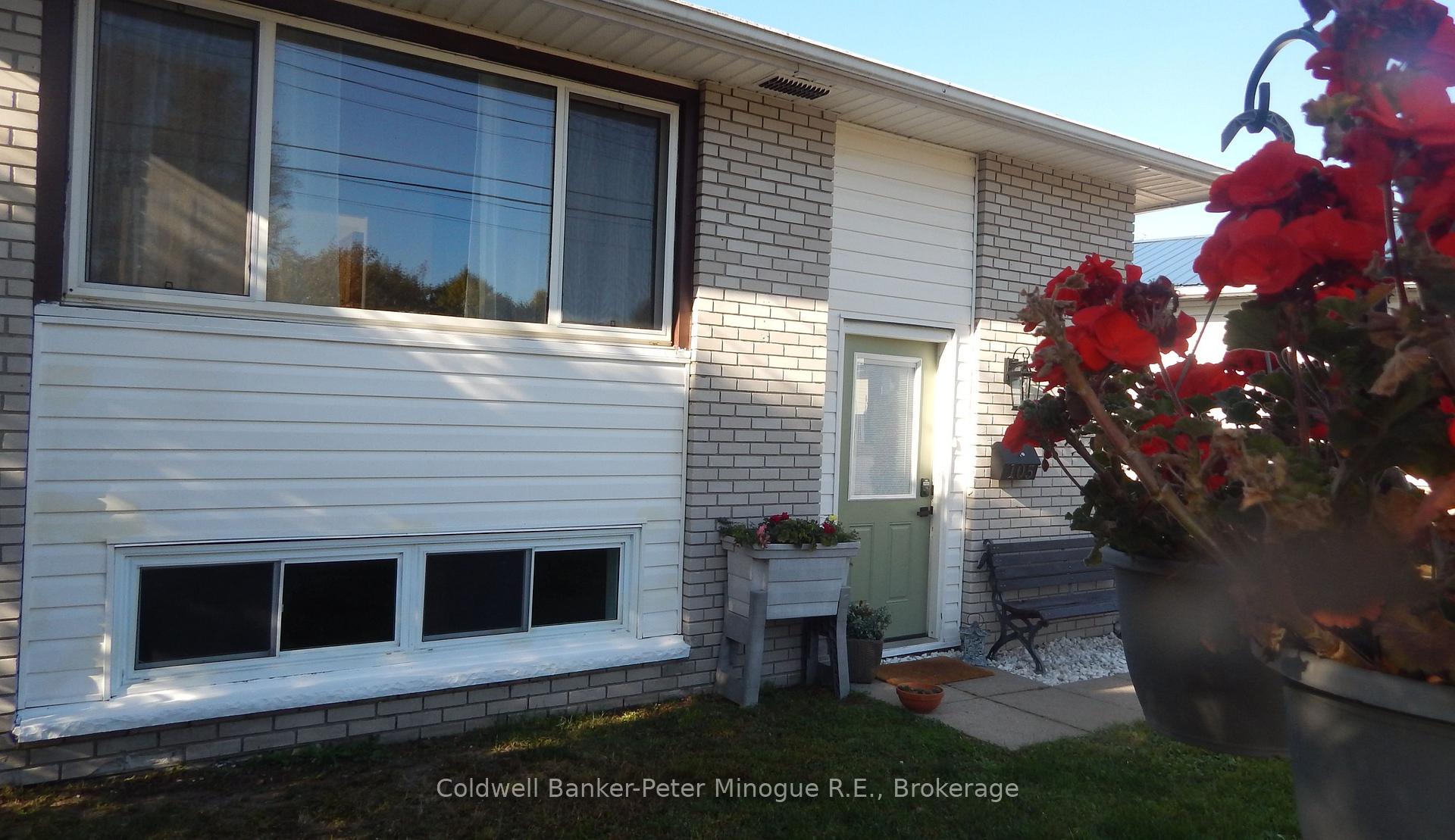 Photo 3 of 105 Strathcona Drive, North Bay, Ferris — HOMEH