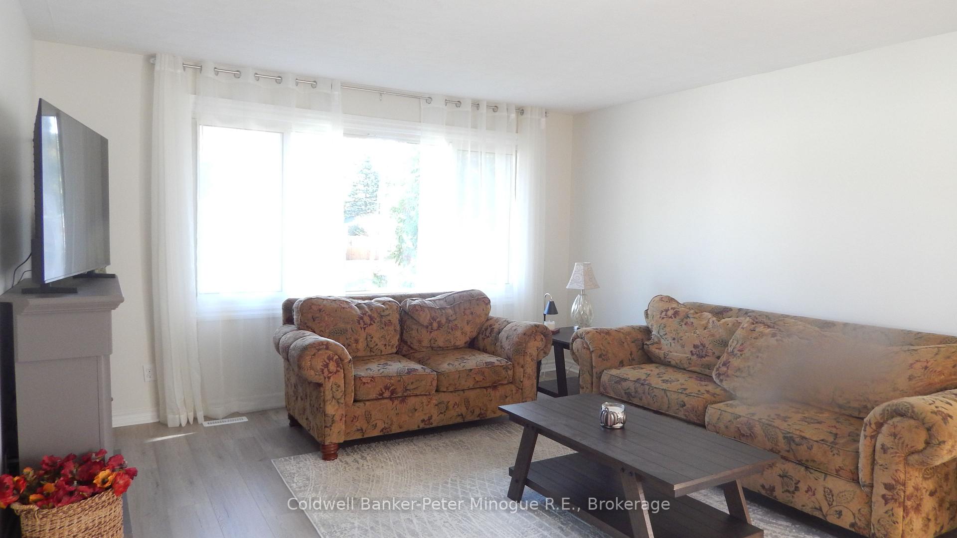 Photo 7 of 105 Strathcona Drive, North Bay, Ferris — HOMEH