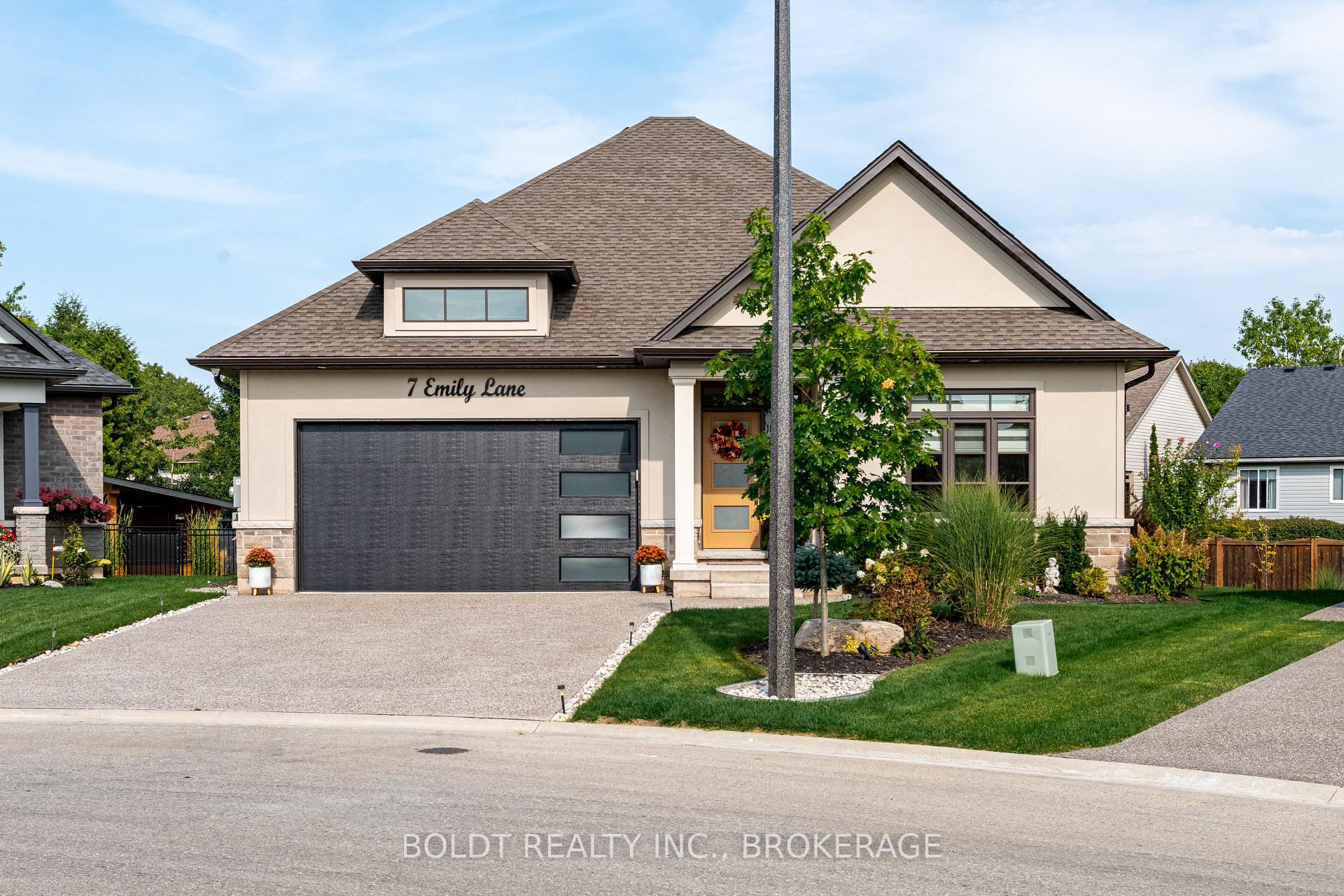Photo 1 of 7 Emily Lane, Pelham, Fonthill — HOMEH