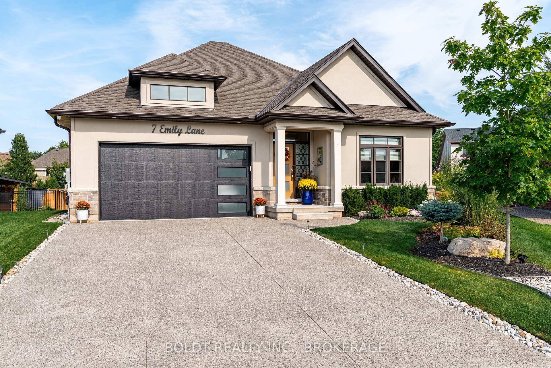 Photo 3 of 7 Emily Lane, Pelham, Fonthill — HOMEH