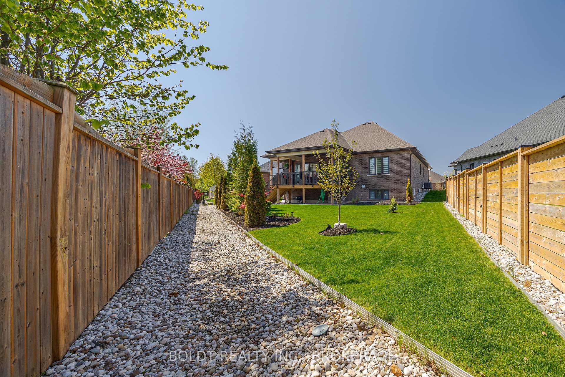 Photo 43 of 7 Emily Lane, Pelham, Fonthill — HOMEH