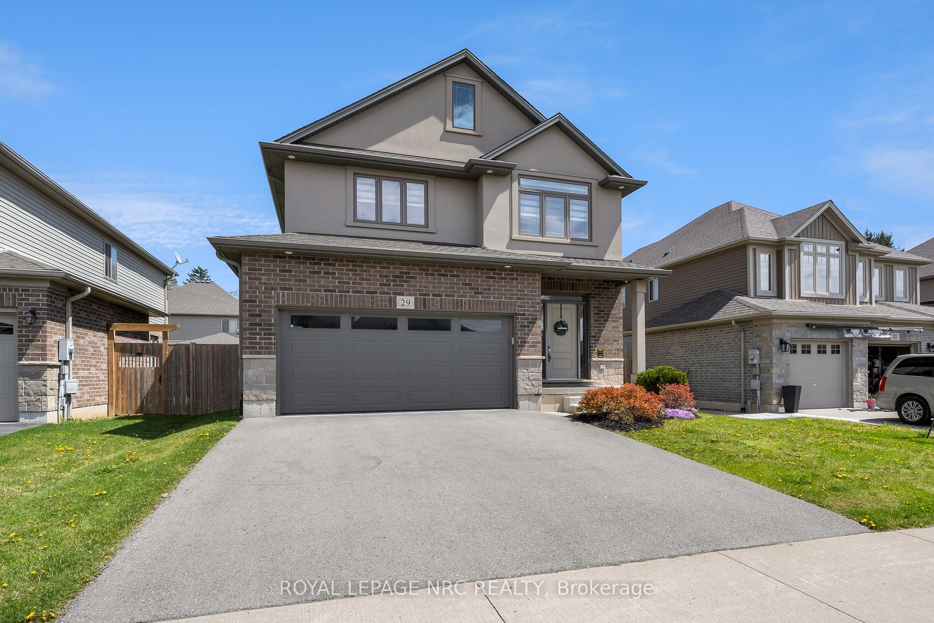 Photo 1 of 29 Abbott Place, Pelham, Fonthill — HOMEH
