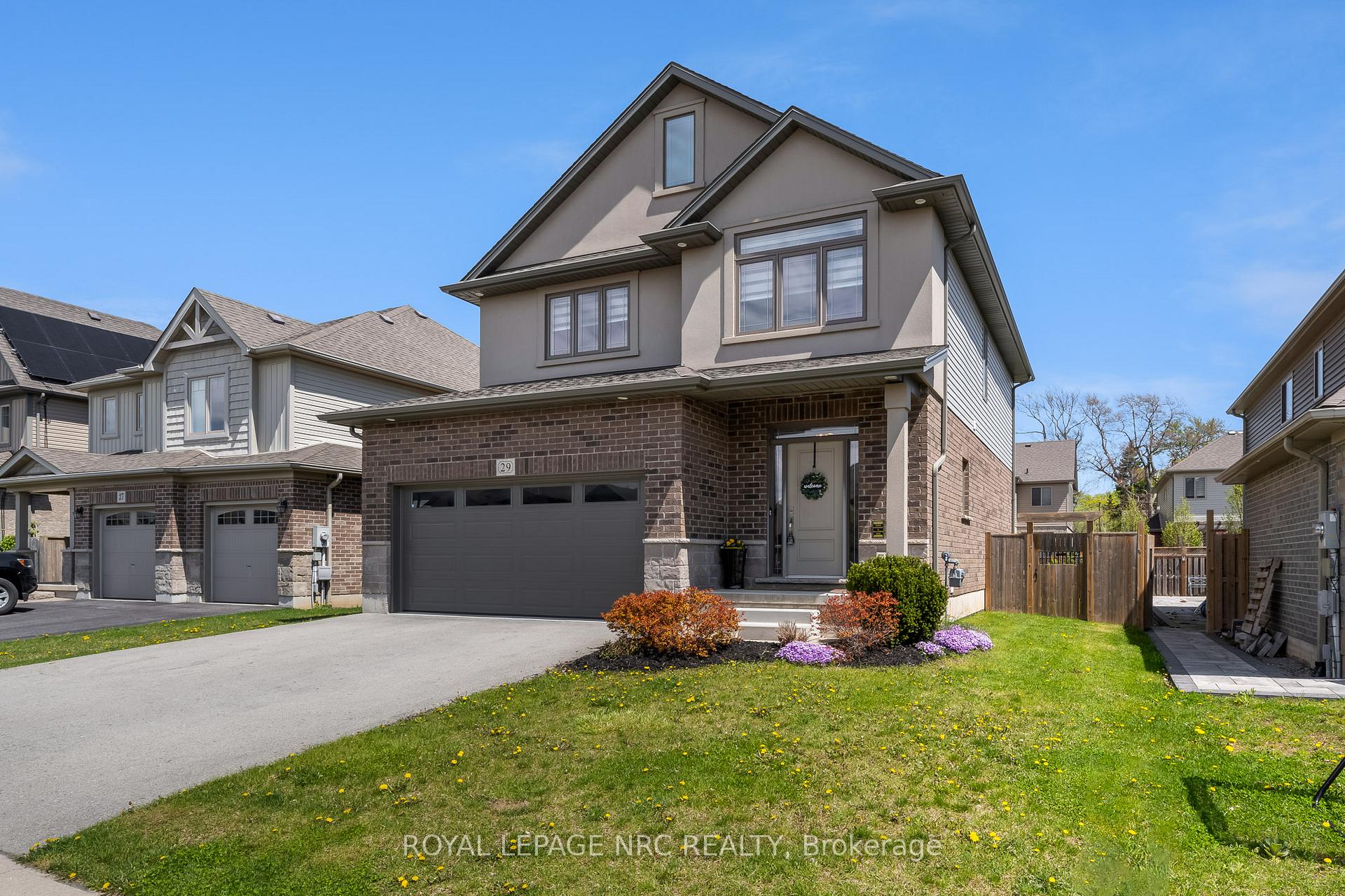 Photo 2 of 29 Abbott Place, Pelham, Fonthill — HOMEH