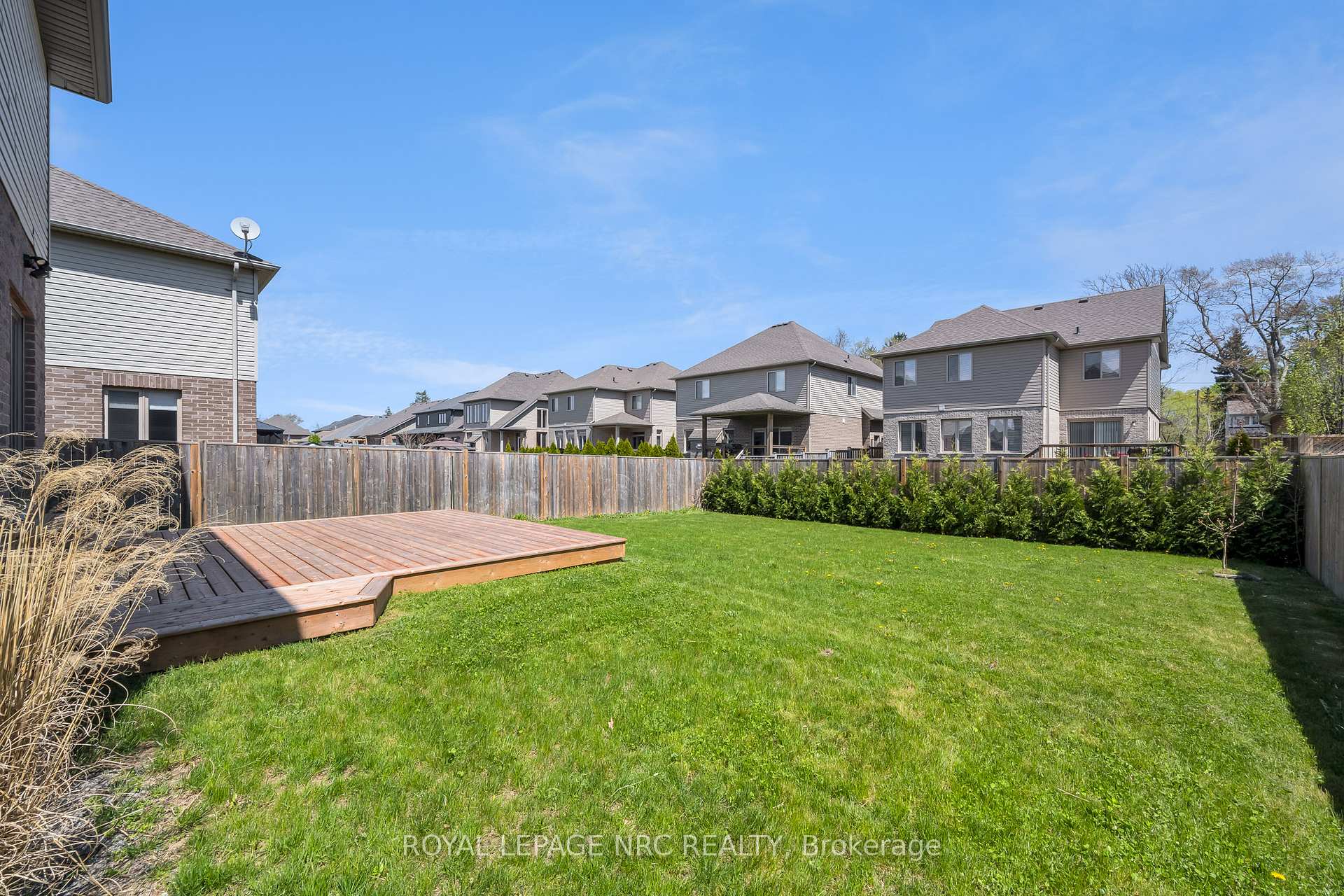 Photo 4 of 29 Abbott Place, Pelham, Fonthill — HOMEH