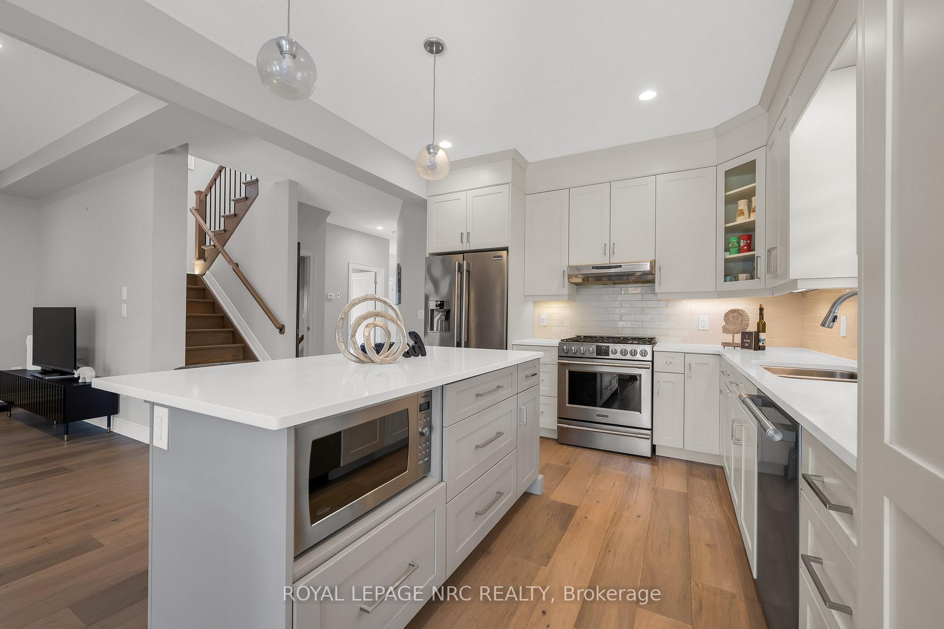 Photo 13 of 29 Abbott Place, Pelham, Fonthill — HOMEH