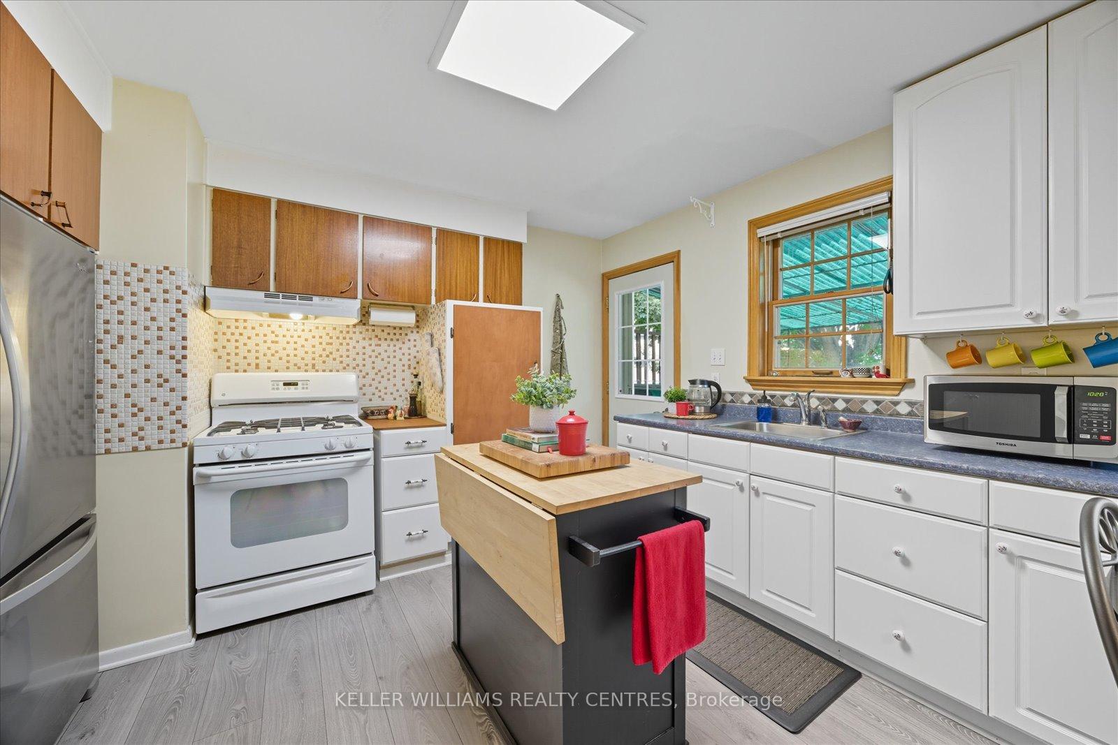 Photo 8 of 111 Lewis Drive, Newmarket, Central Newmarket — HOMEH