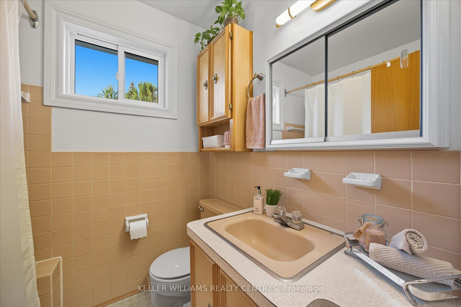 Photo 16 of 111 Lewis Drive, Newmarket, Central Newmarket — HOMEH
