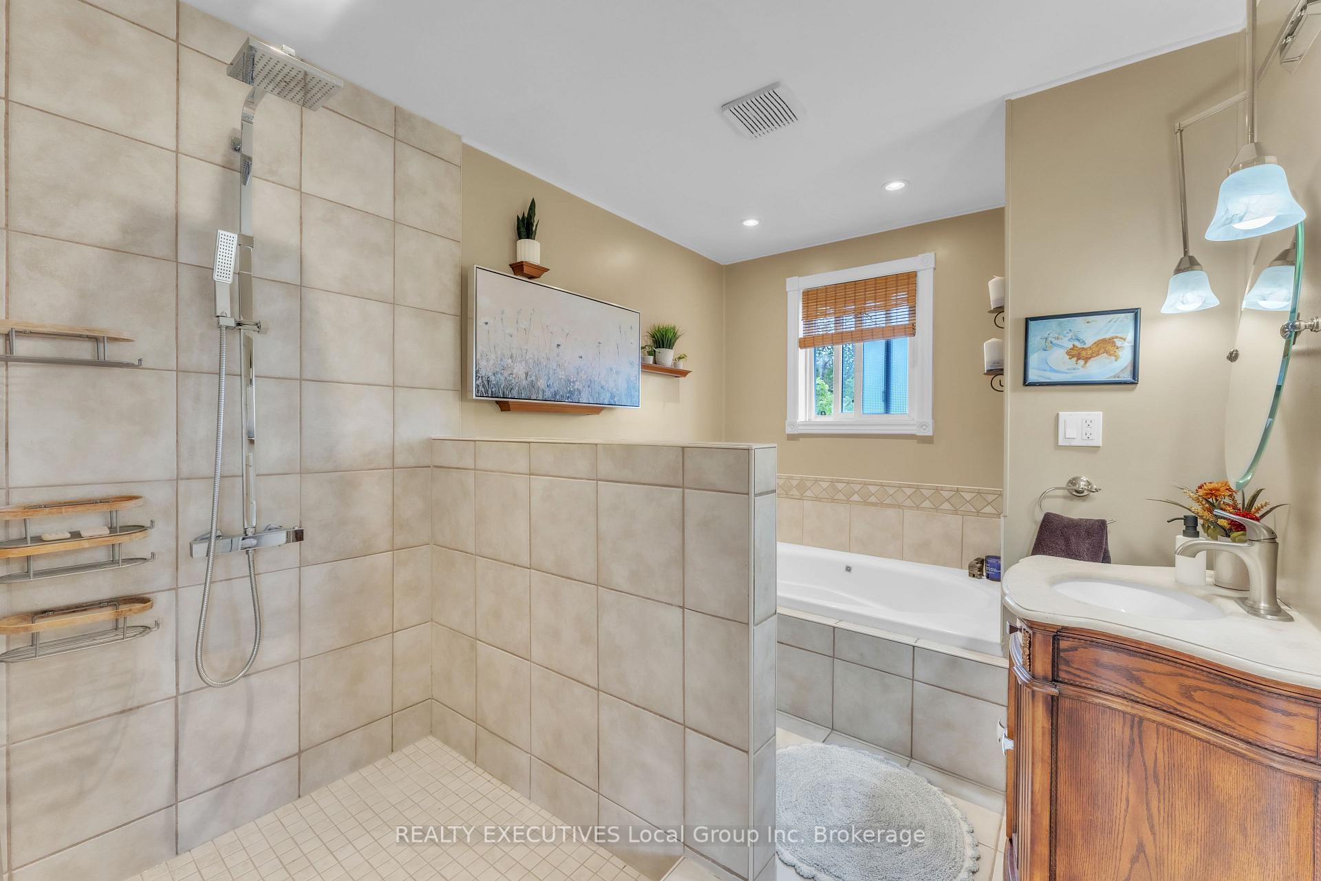Photo 23 of 729 Laurier Avenue, North Bay, Central — HOMEH
