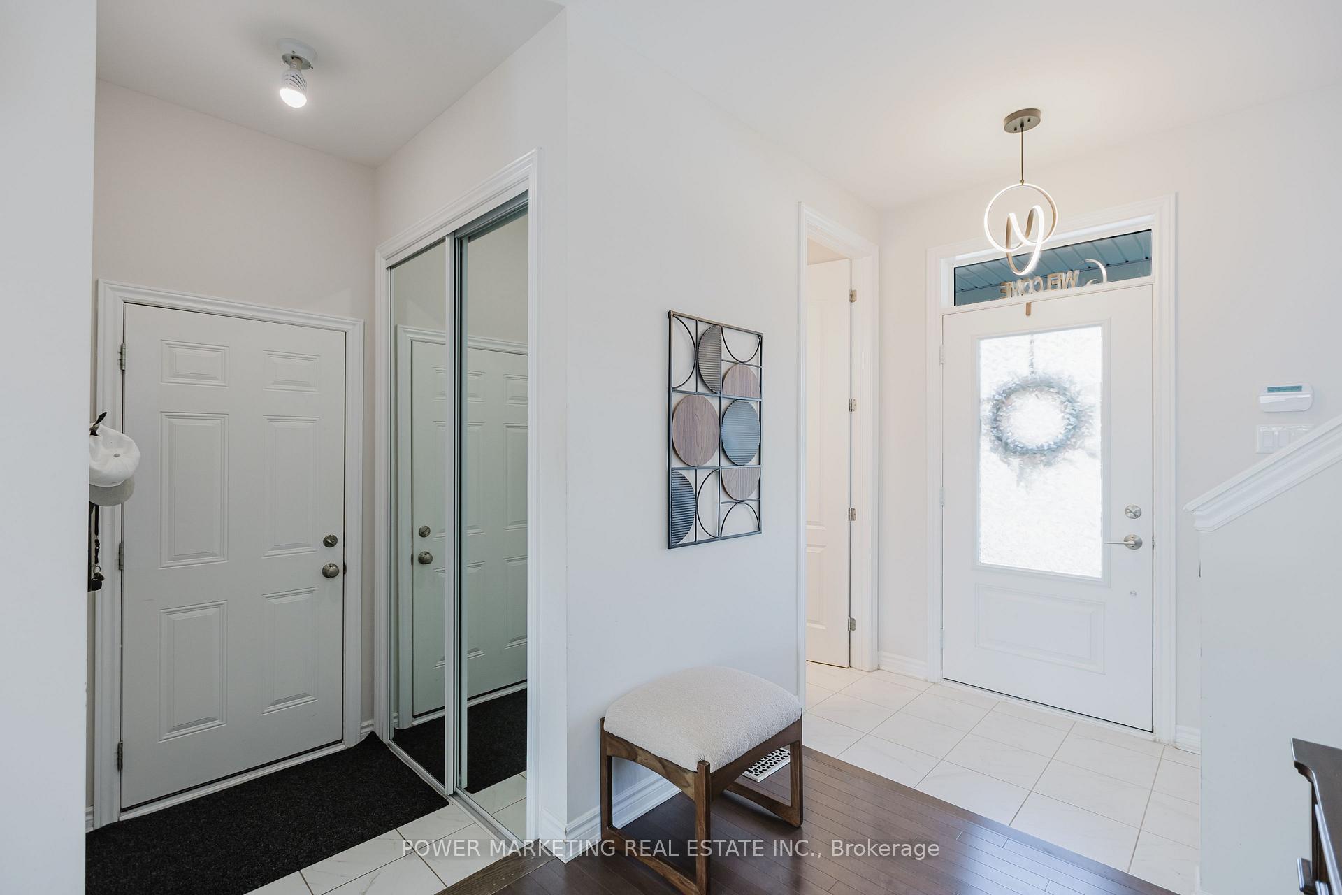 Photo 4 of 526 Ponthieu Circle, Ottawa, Chapel Hill South - Orleans Village — HOMEH