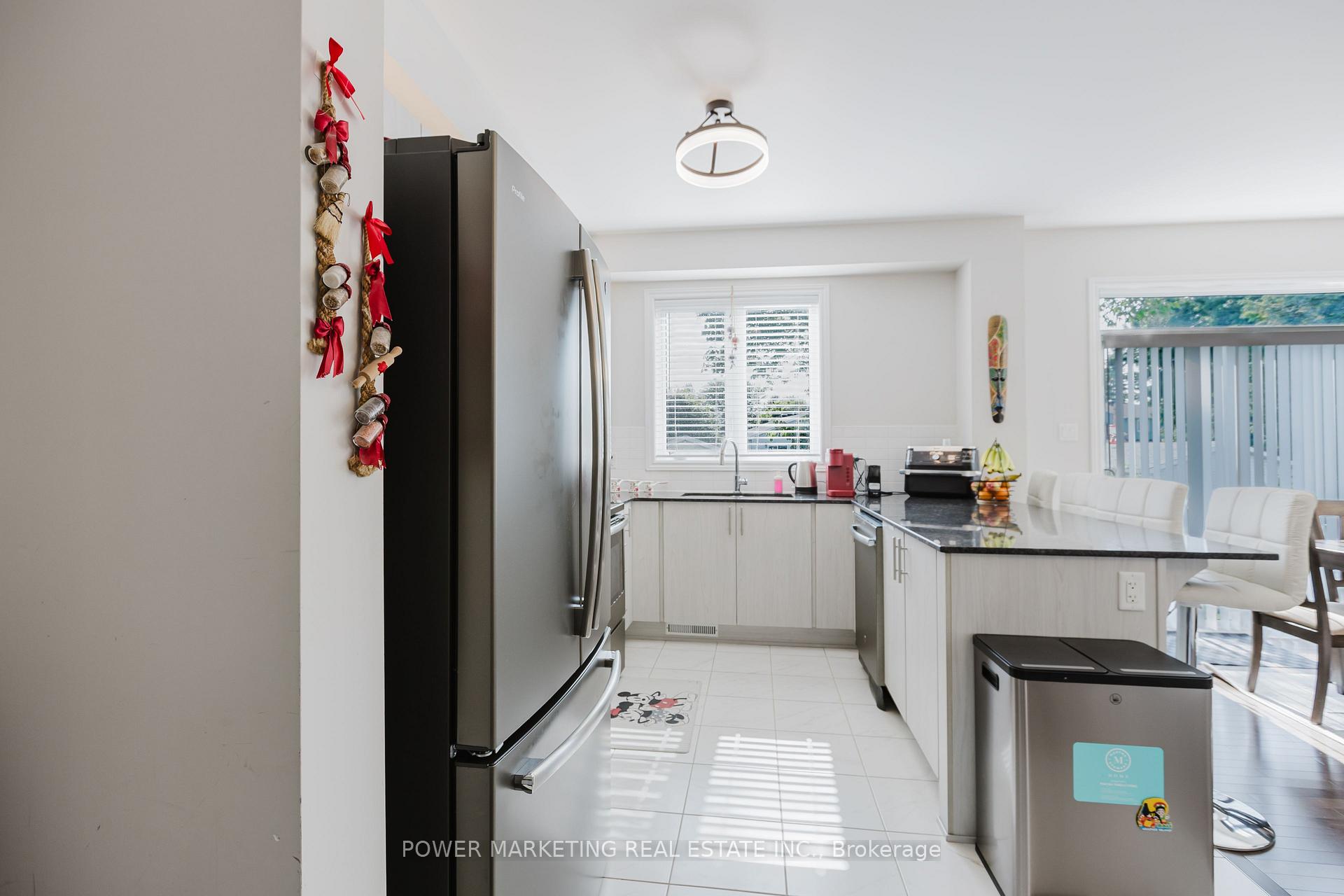 Photo 9 of 526 Ponthieu Circle, Ottawa, Chapel Hill South - Orleans Village — HOMEH