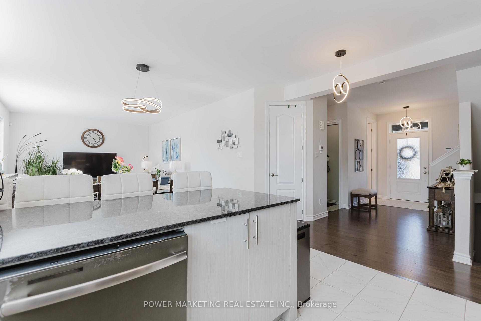 Photo 10 of 526 Ponthieu Circle, Ottawa, Chapel Hill South - Orleans Village — HOMEH