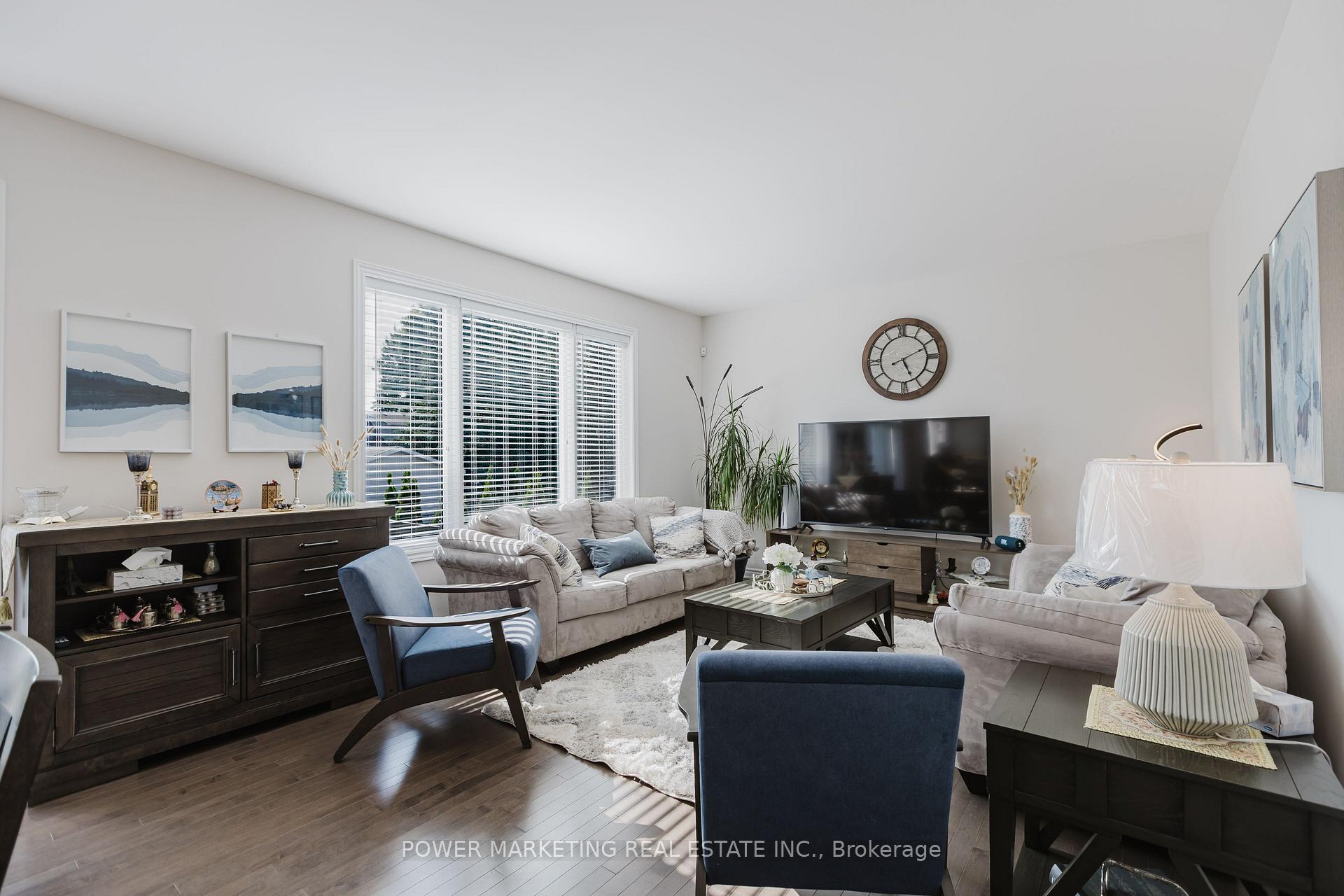 Photo 14 of 526 Ponthieu Circle, Ottawa, Chapel Hill South - Orleans Village — HOMEH