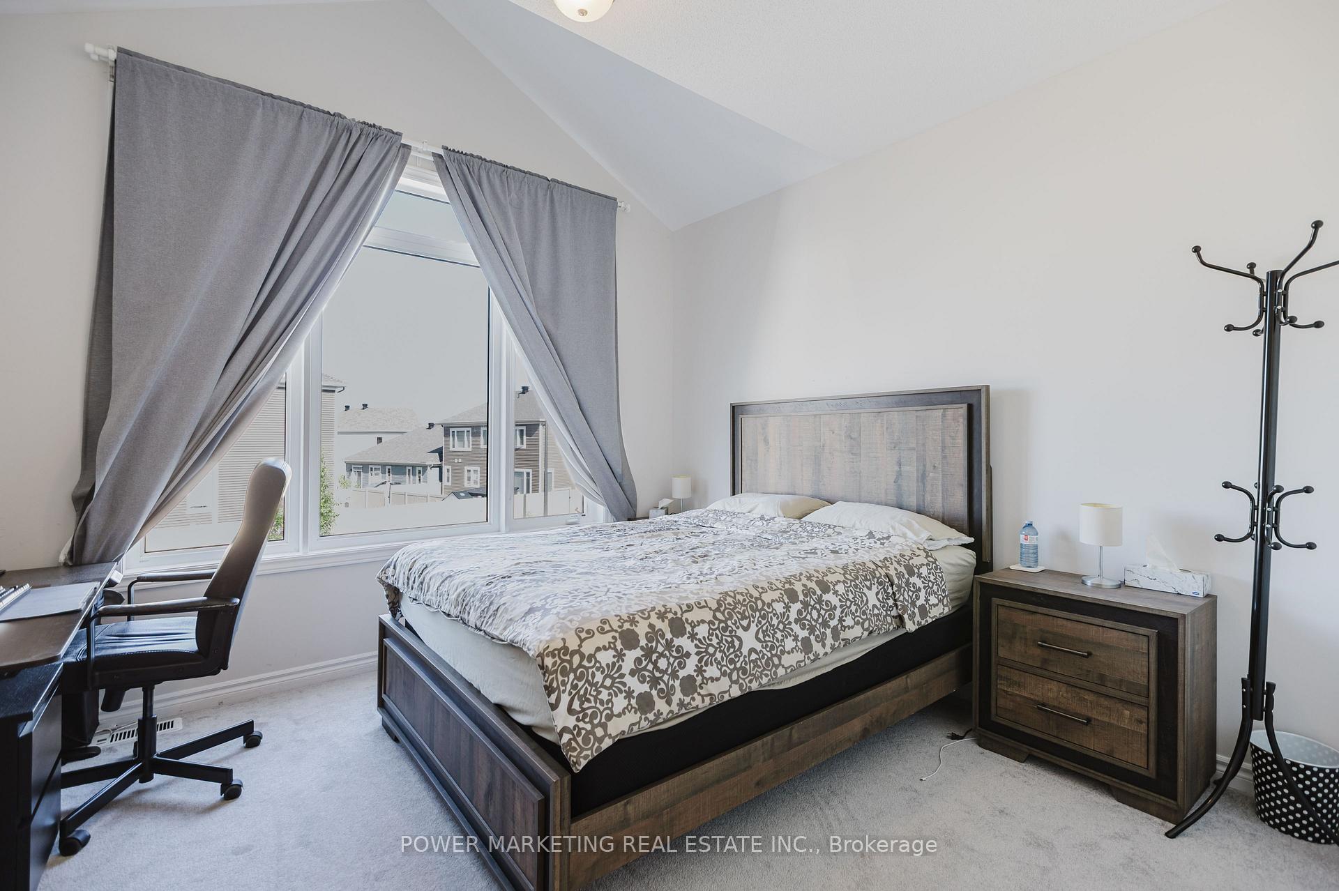 Photo 20 of 526 Ponthieu Circle, Ottawa, Chapel Hill South - Orleans Village — HOMEH