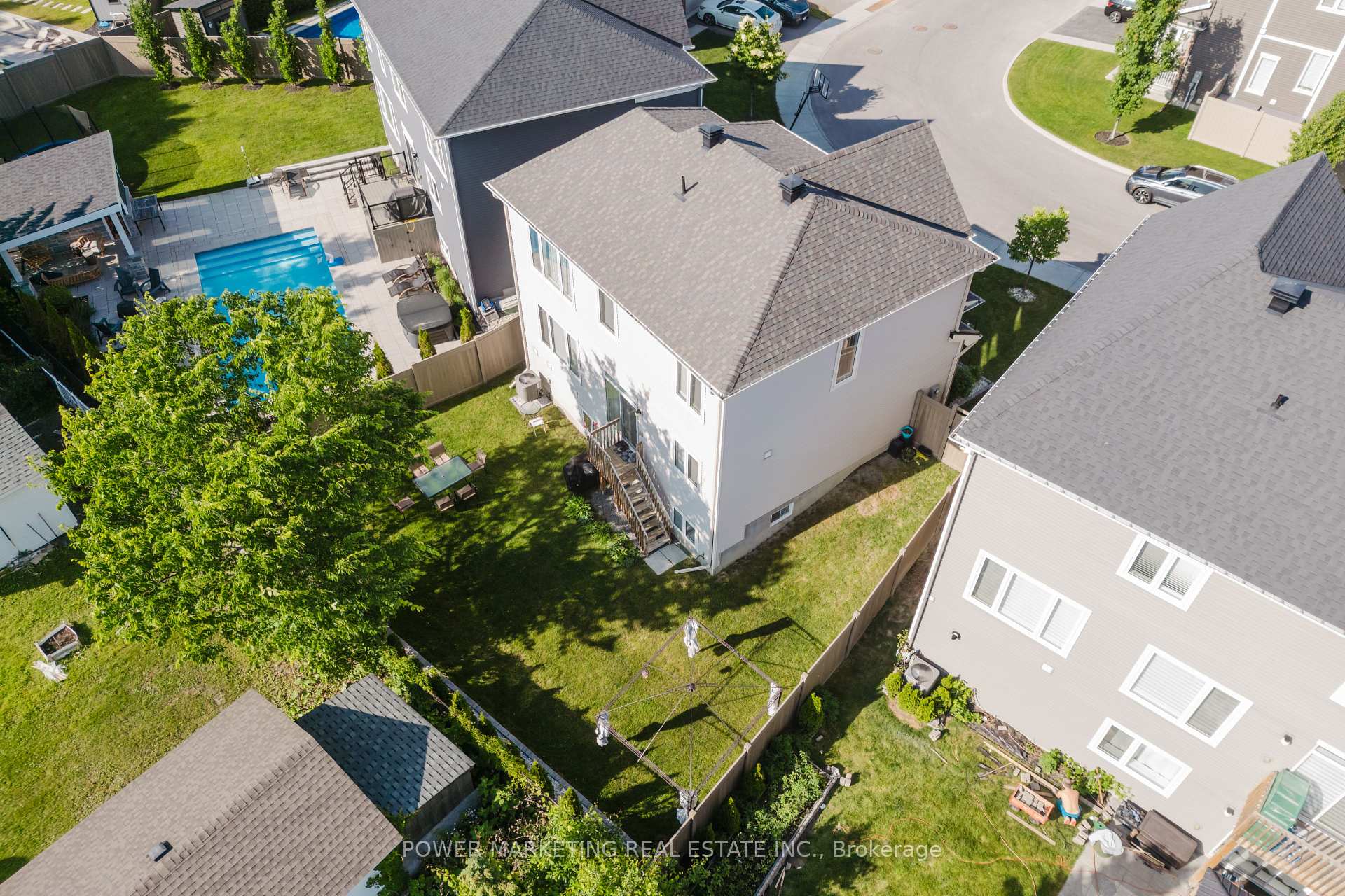 Photo 34 of 526 Ponthieu Circle, Ottawa, Chapel Hill South - Orleans Village — HOMEH