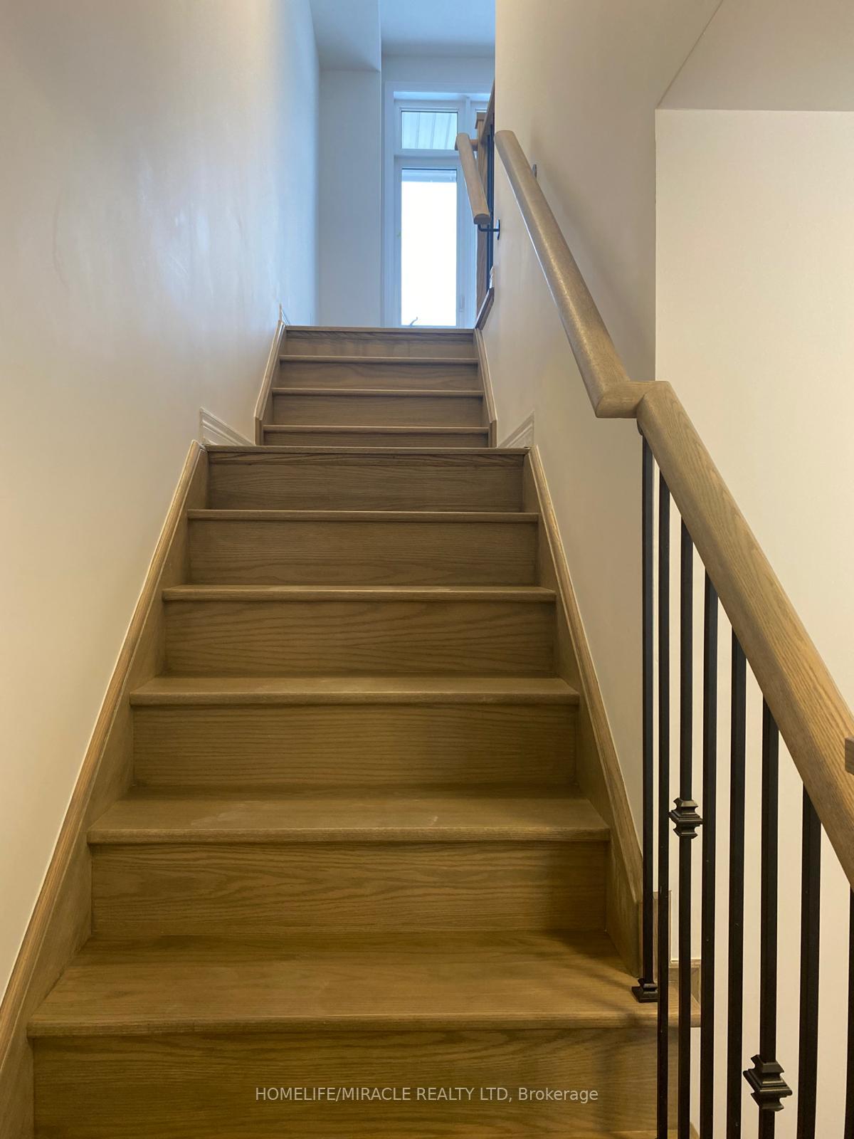 Photo 9 of 94 Robert Eaton Avenue, Markham, Middlefield — HOMEH