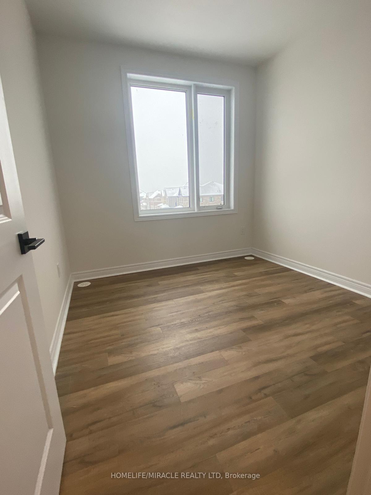 Photo 16 of 94 Robert Eaton Avenue, Markham, Middlefield — HOMEH