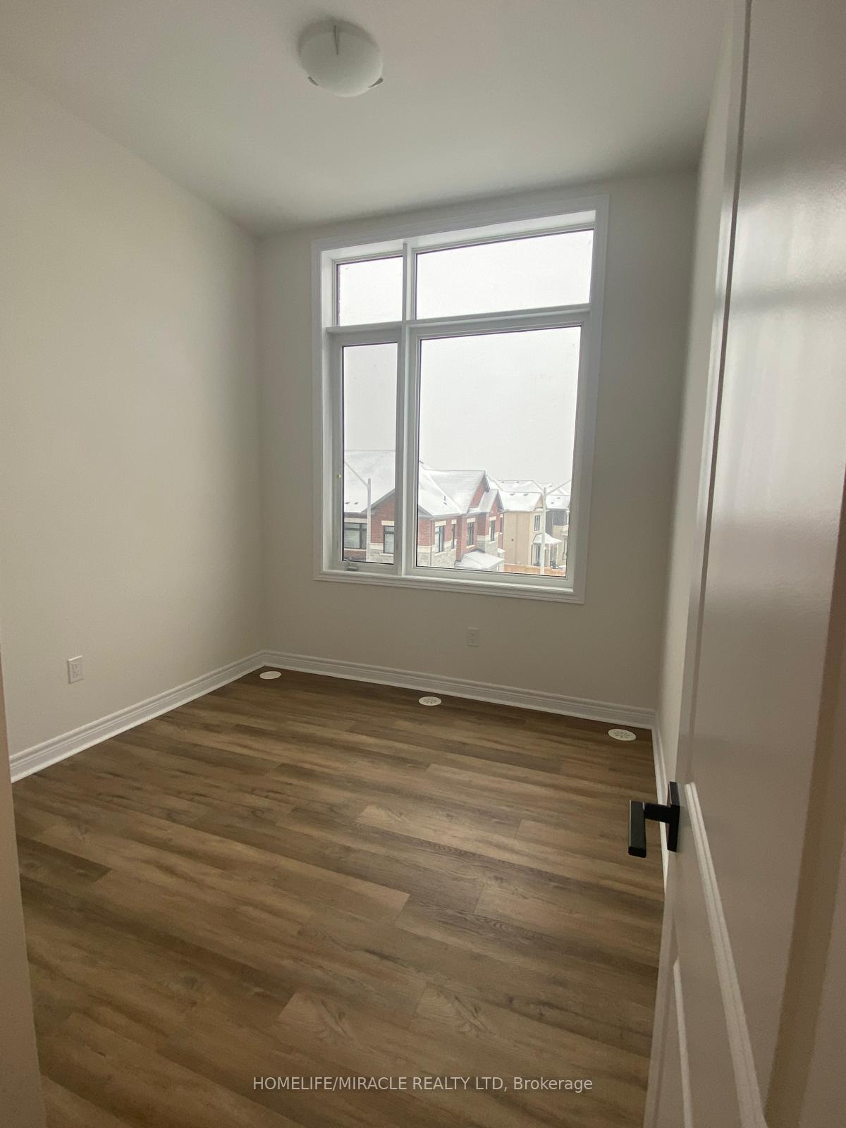 Photo 17 of 94 Robert Eaton Avenue, Markham, Middlefield — HOMEH