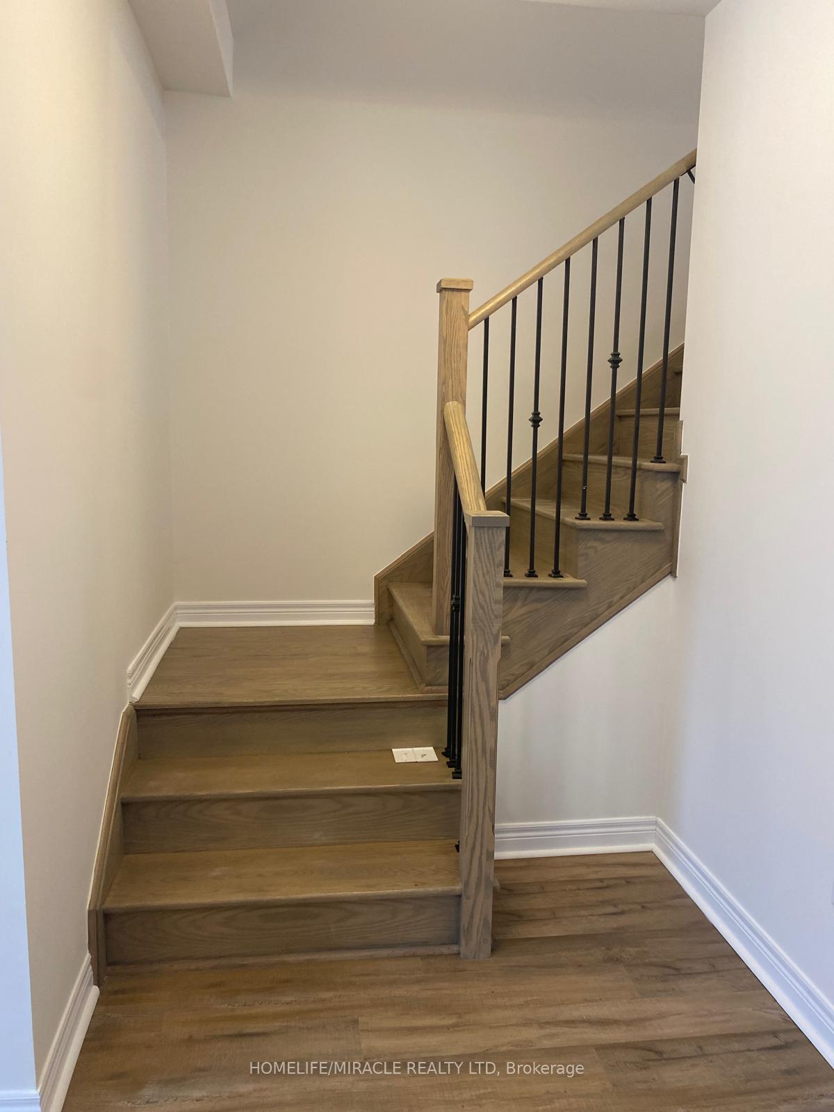 Photo 27 of 94 Robert Eaton Avenue, Markham, Middlefield — HOMEH