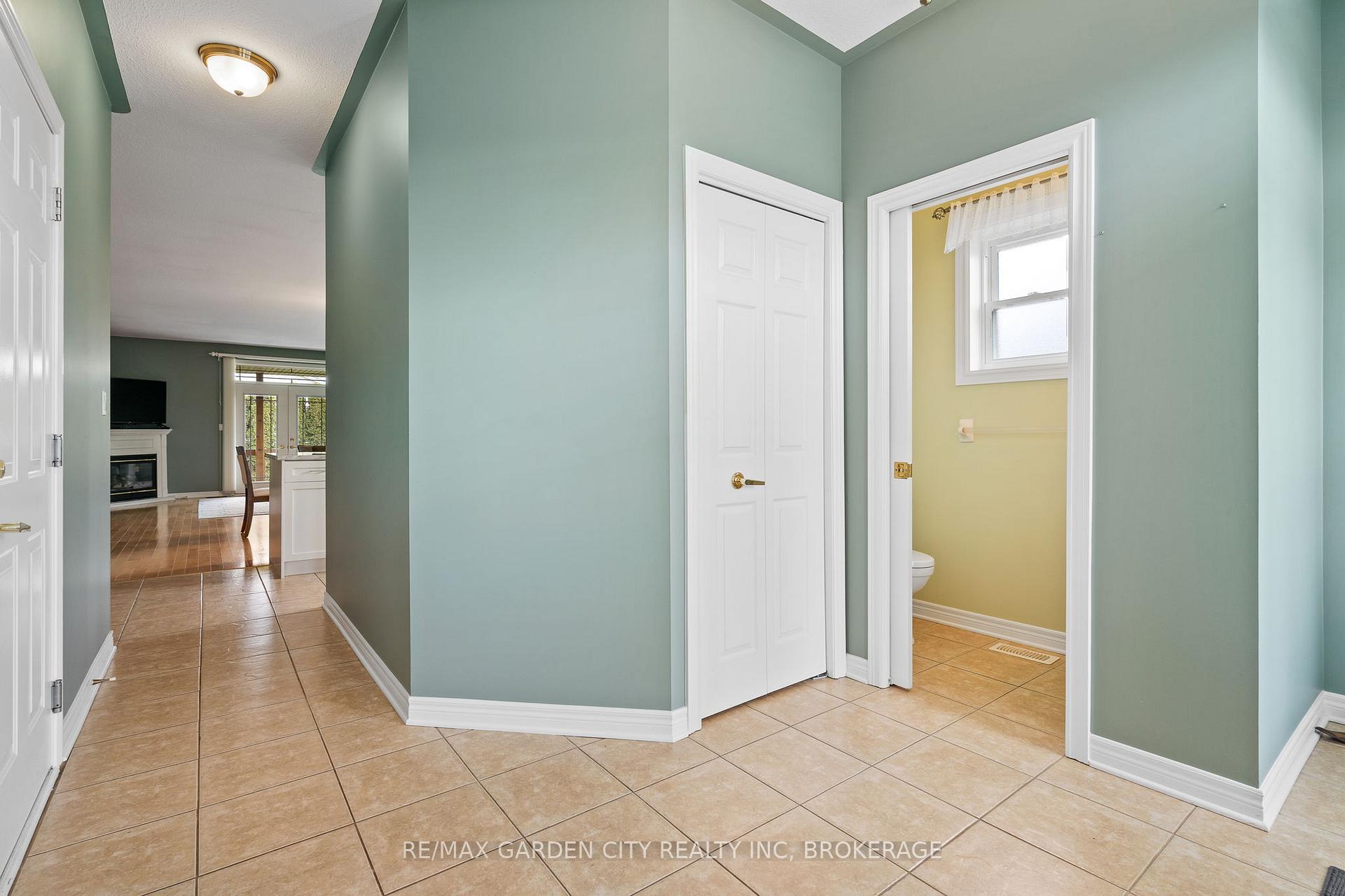 Photo 4 of 39 Willson Crossing Court, Pelham, Fonthill — HOMEH