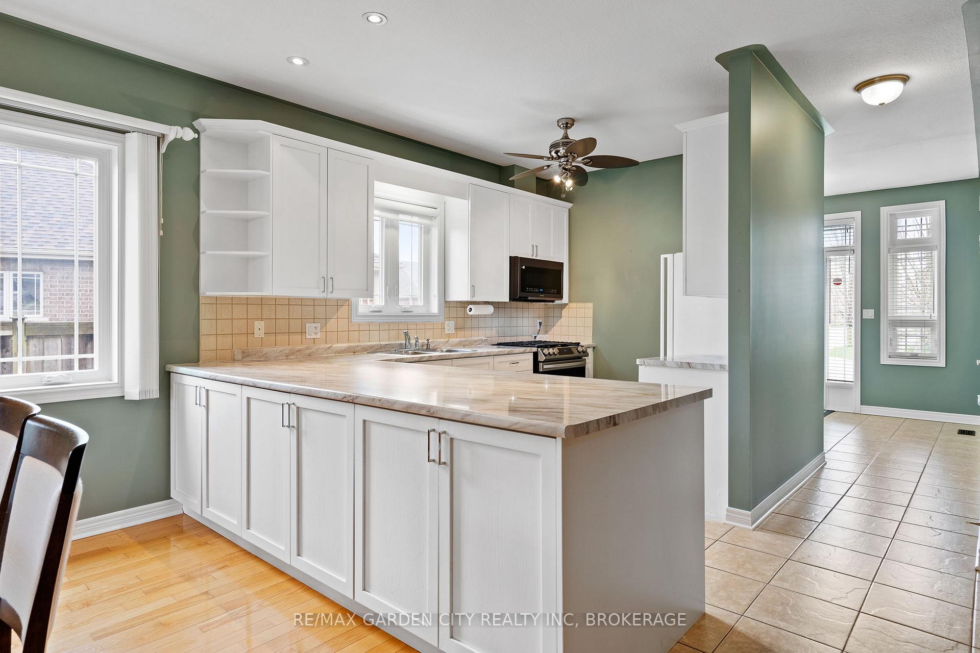 Photo 5 of 39 Willson Crossing Court, Pelham, Fonthill — HOMEH
