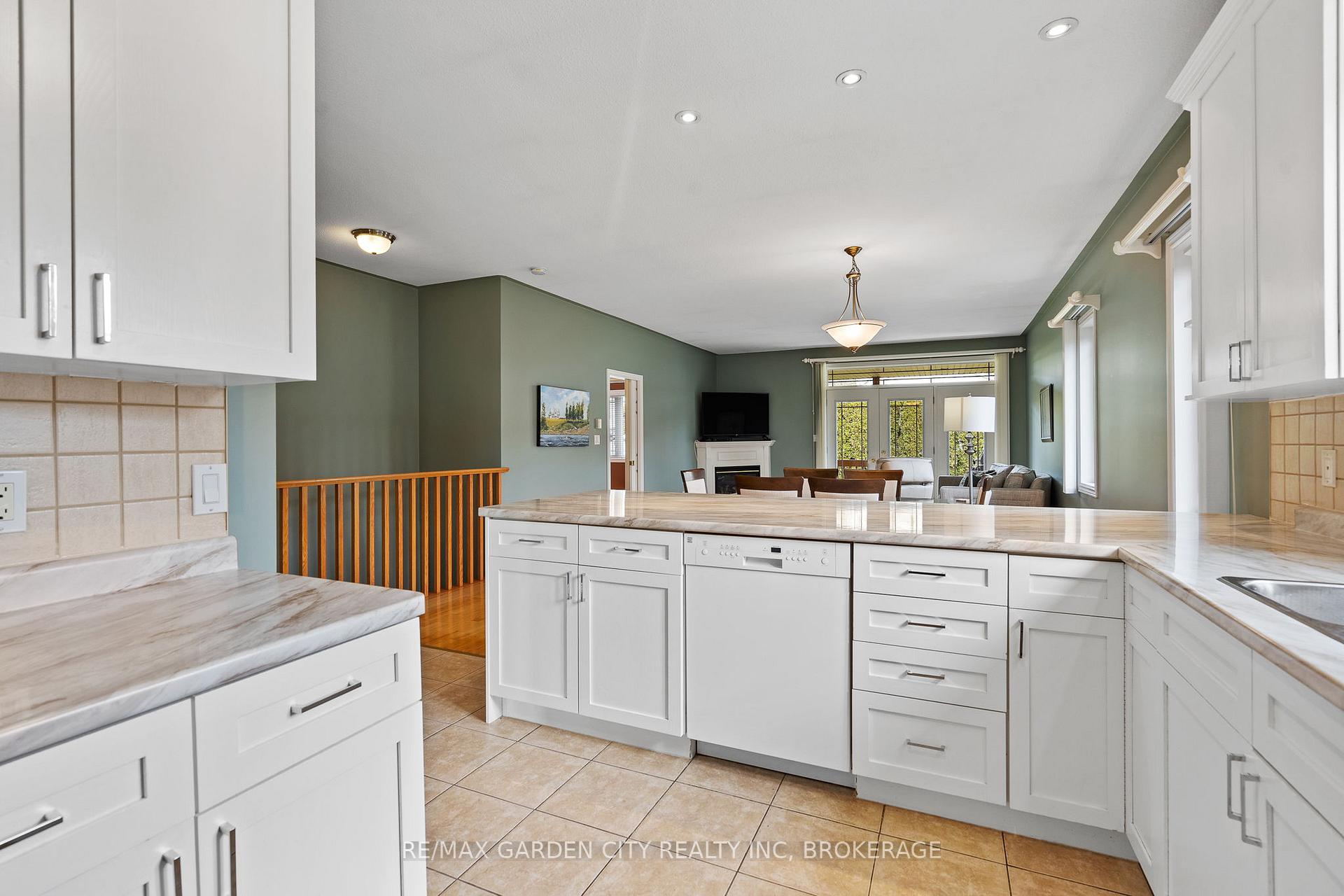 Photo 7 of 39 Willson Crossing Court, Pelham, Fonthill — HOMEH