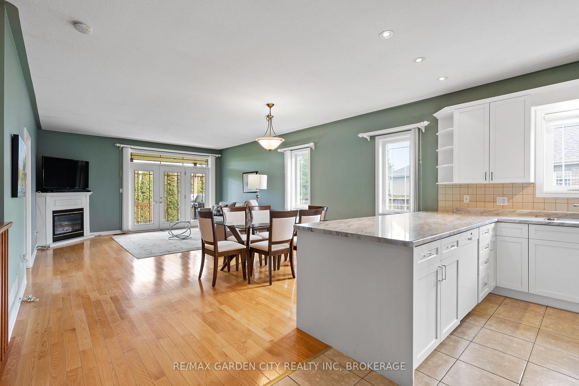 Photo 8 of 39 Willson Crossing Court, Pelham, Fonthill — HOMEH