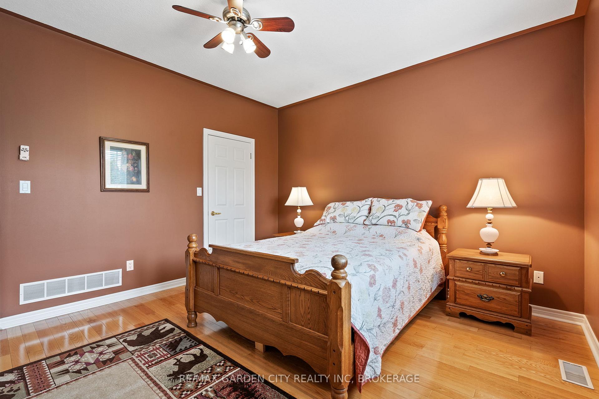 Photo 14 of 39 Willson Crossing Court, Pelham, Fonthill — HOMEH